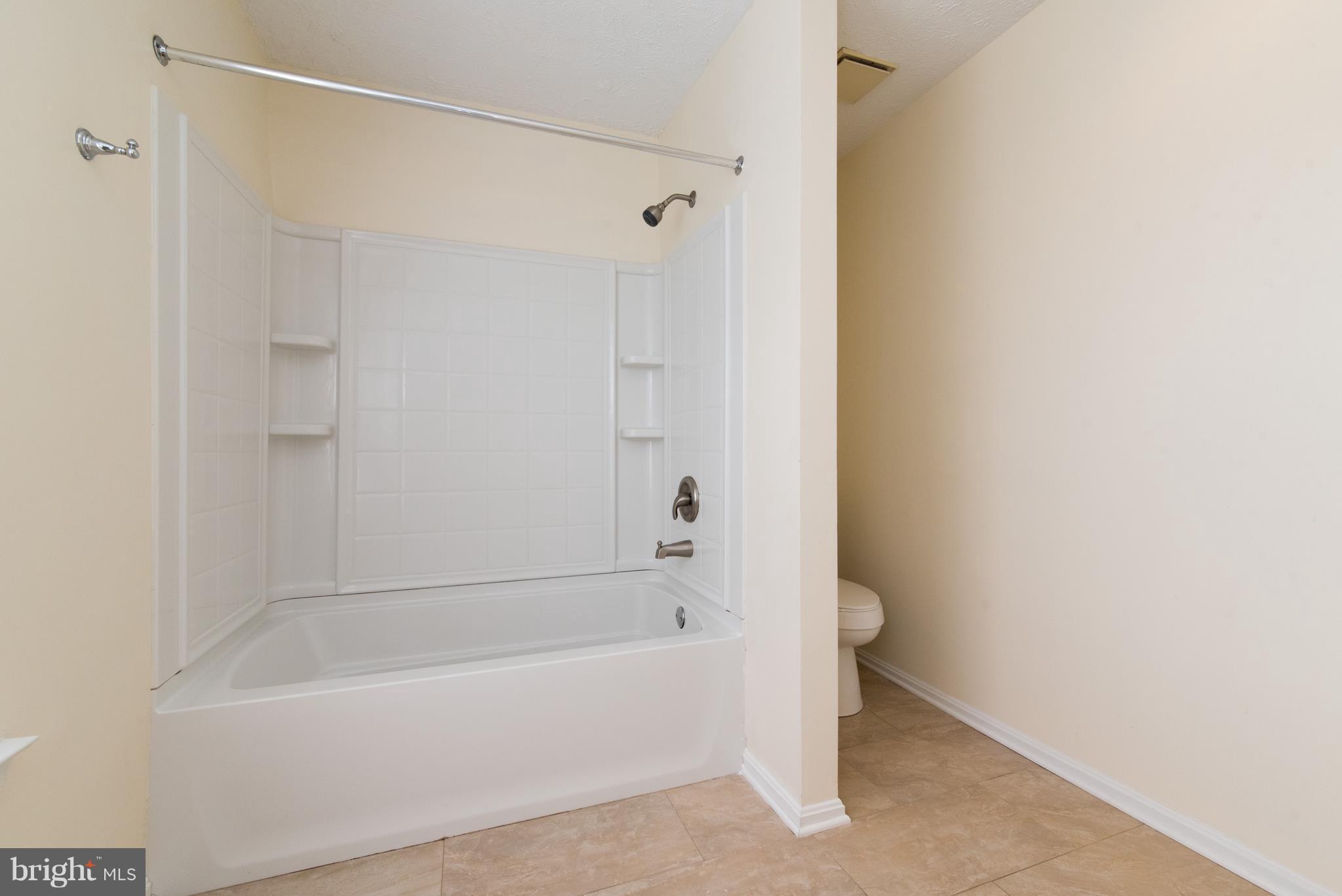 RIVERSIDE - Residential Lease