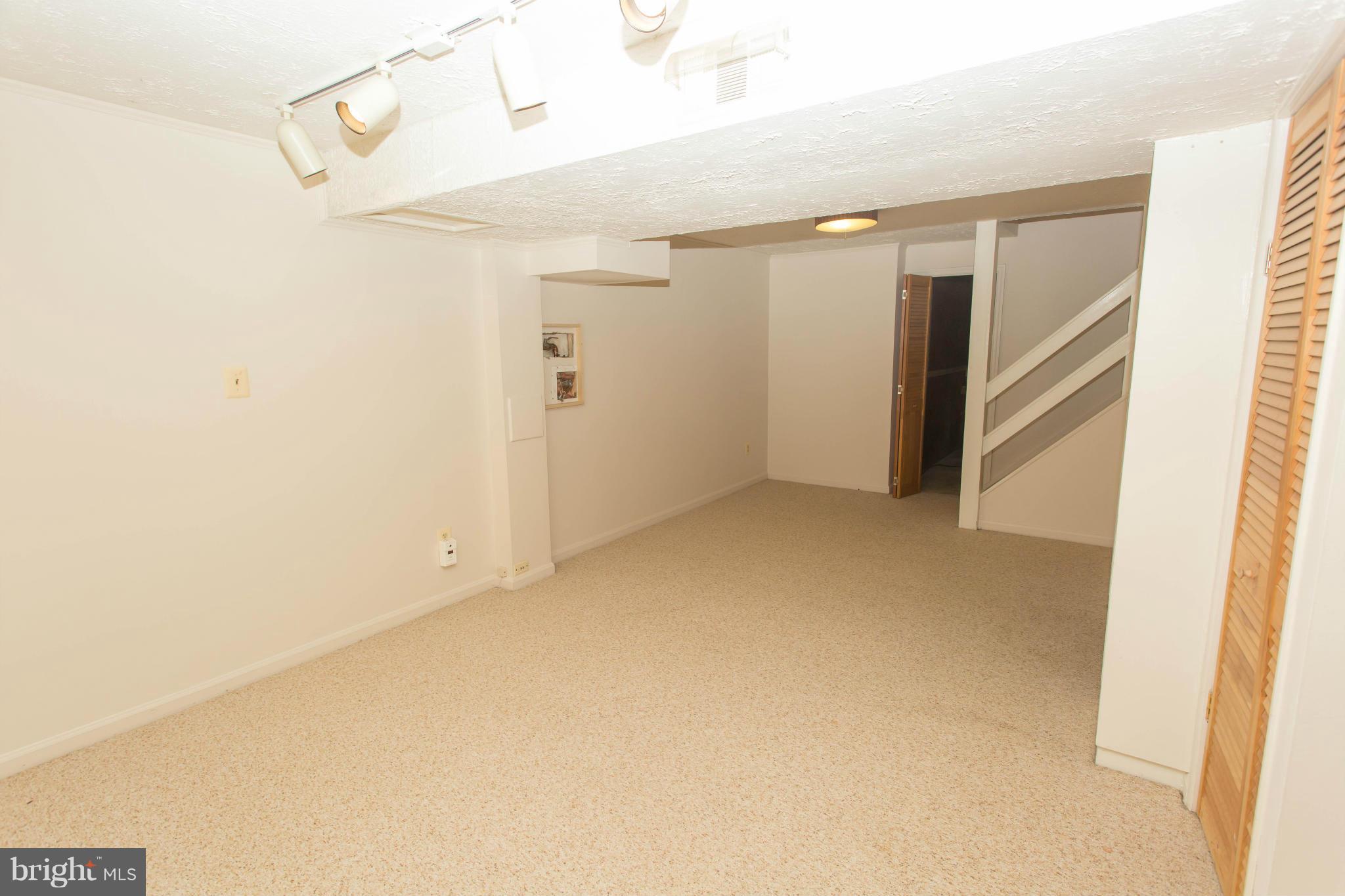 STONEYBROOKE - Residential