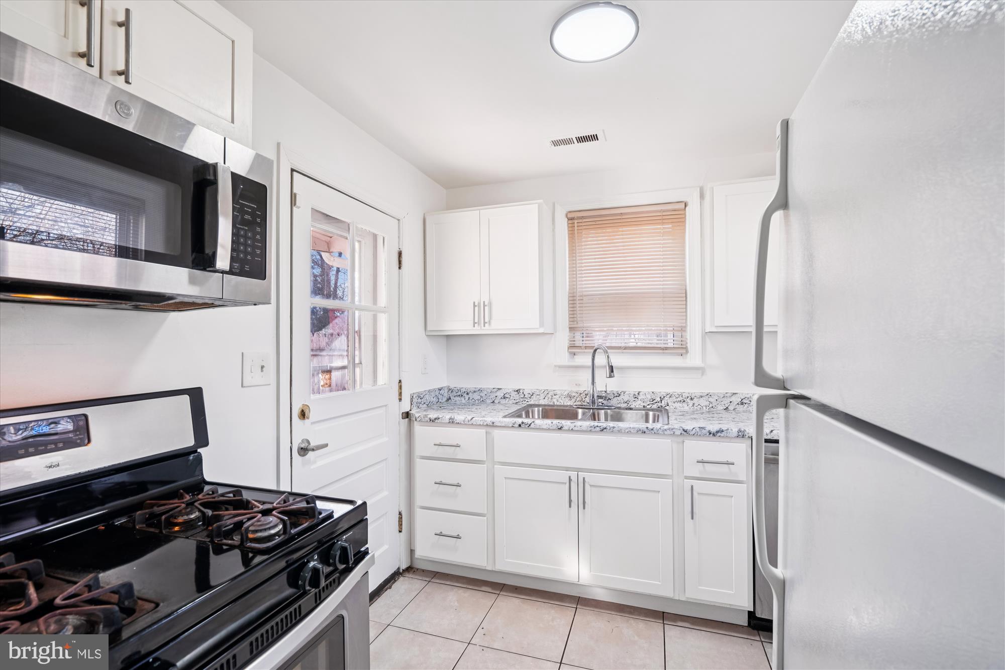 HOLLYWOOD ON THE HILL - Residential