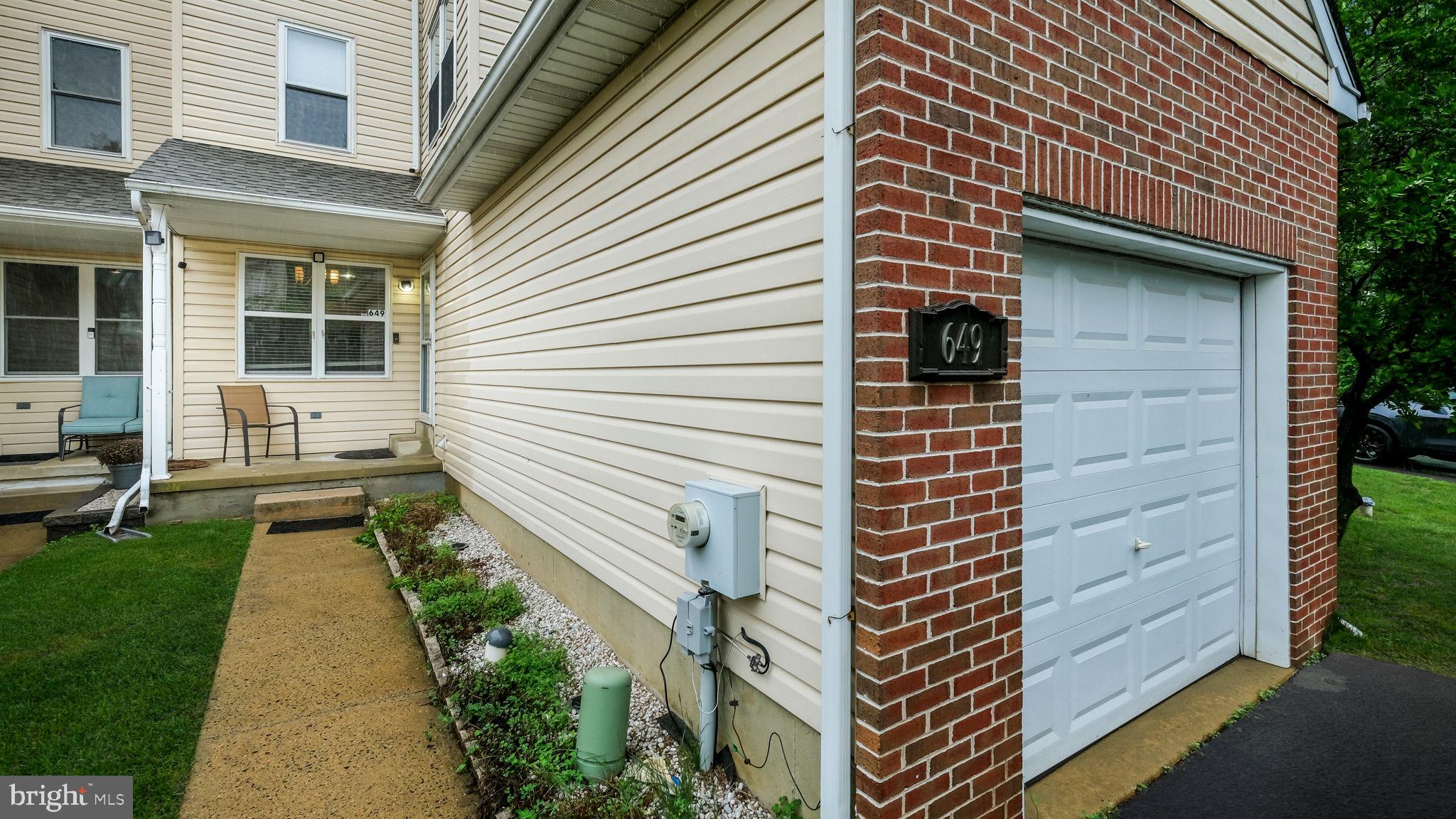 649 YALE COURT