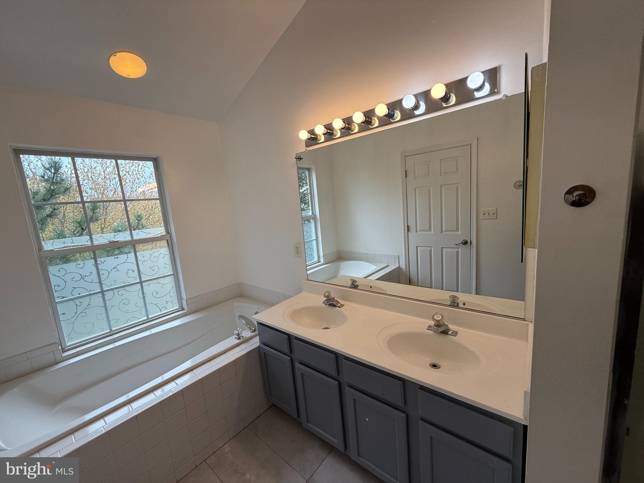 MILESTONE II THS - Residential Lease