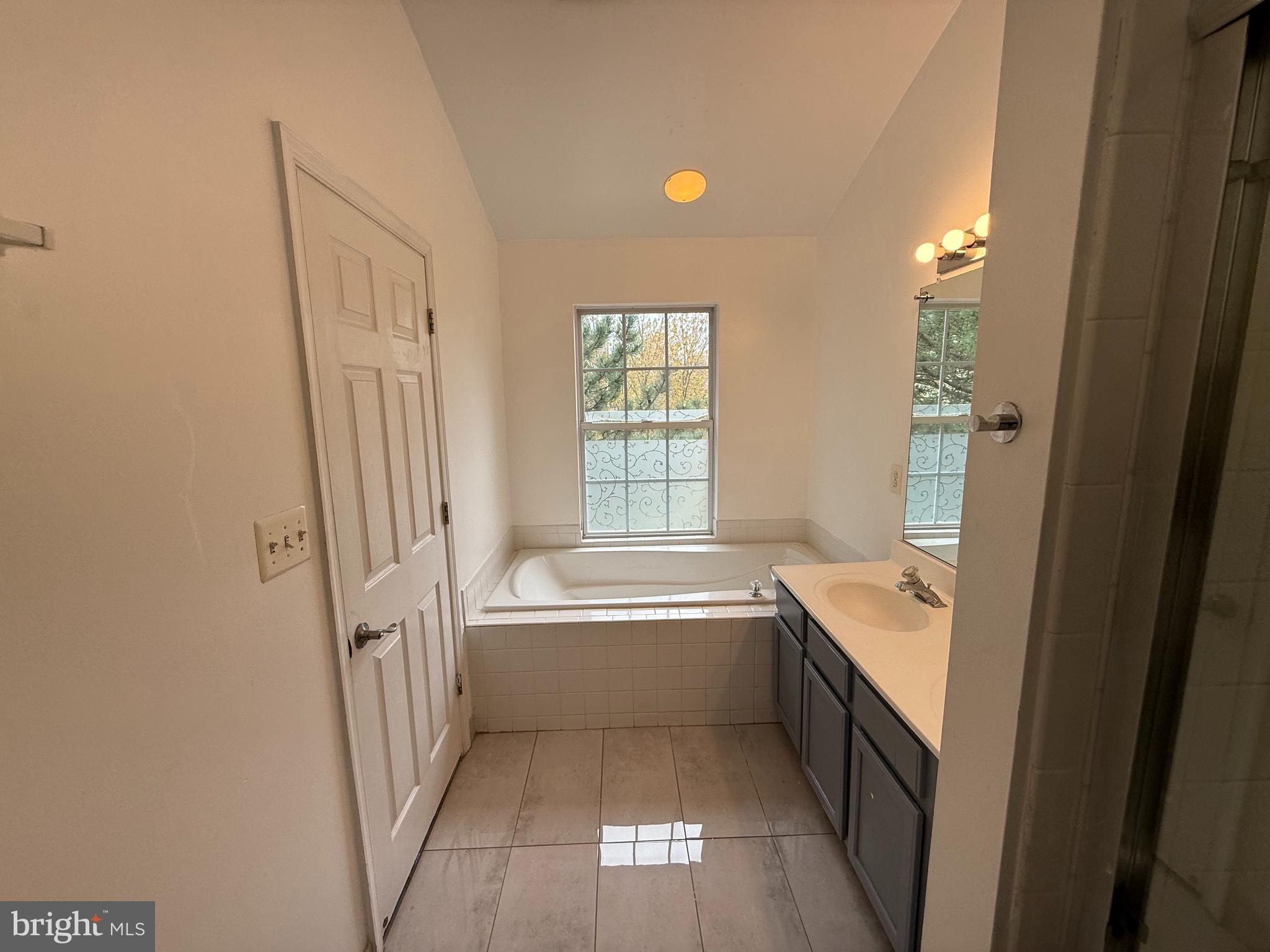 MILESTONE II THS - Residential Lease