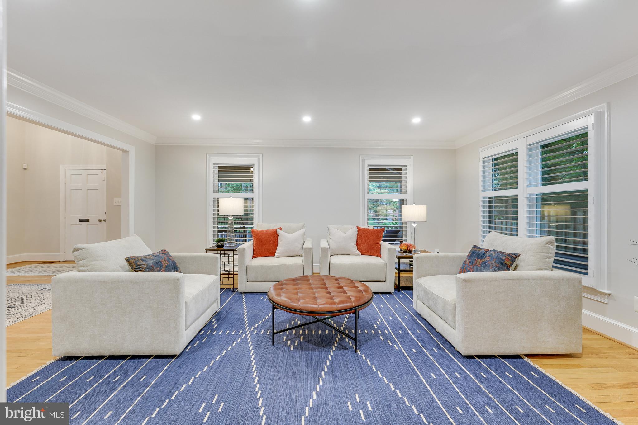 KINGS MANOR - Residential