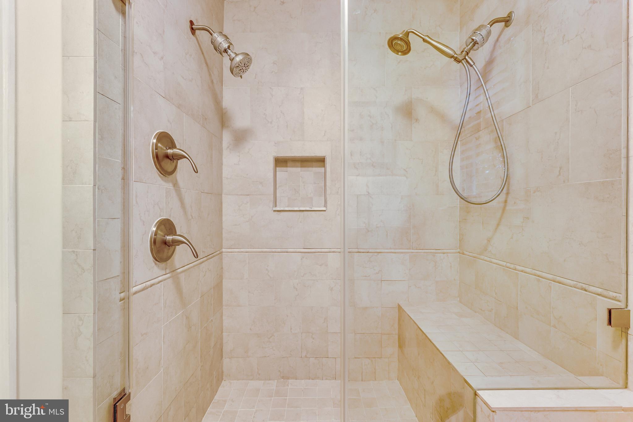 KINGS MANOR - Residential