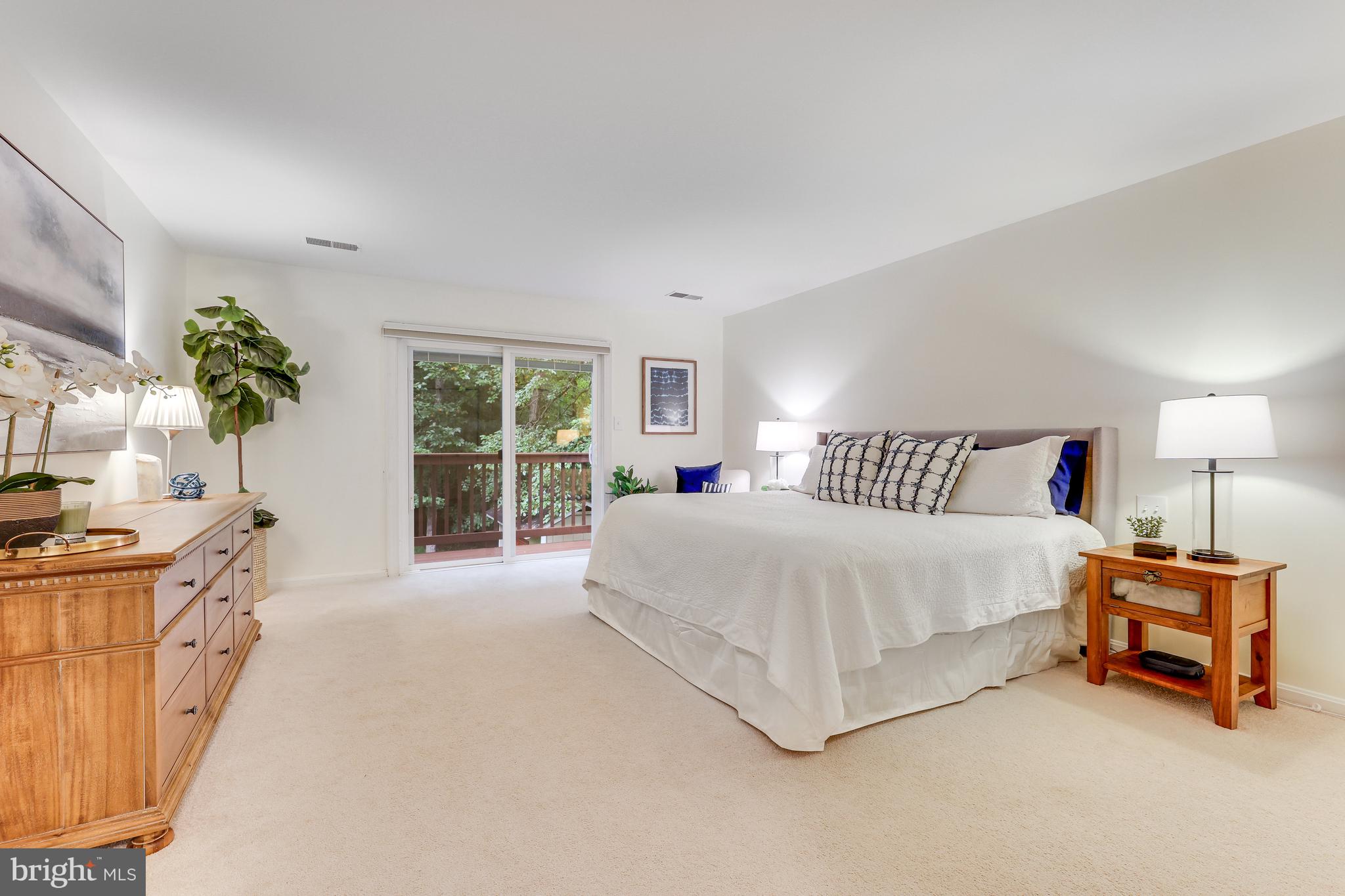 KINGS MANOR - Residential