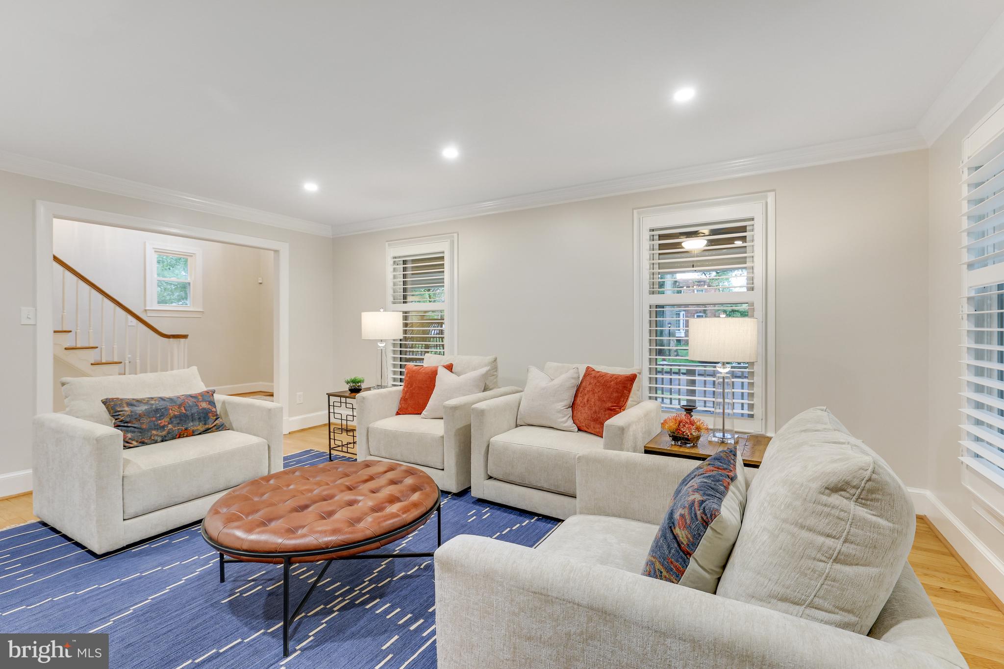 KINGS MANOR - Residential