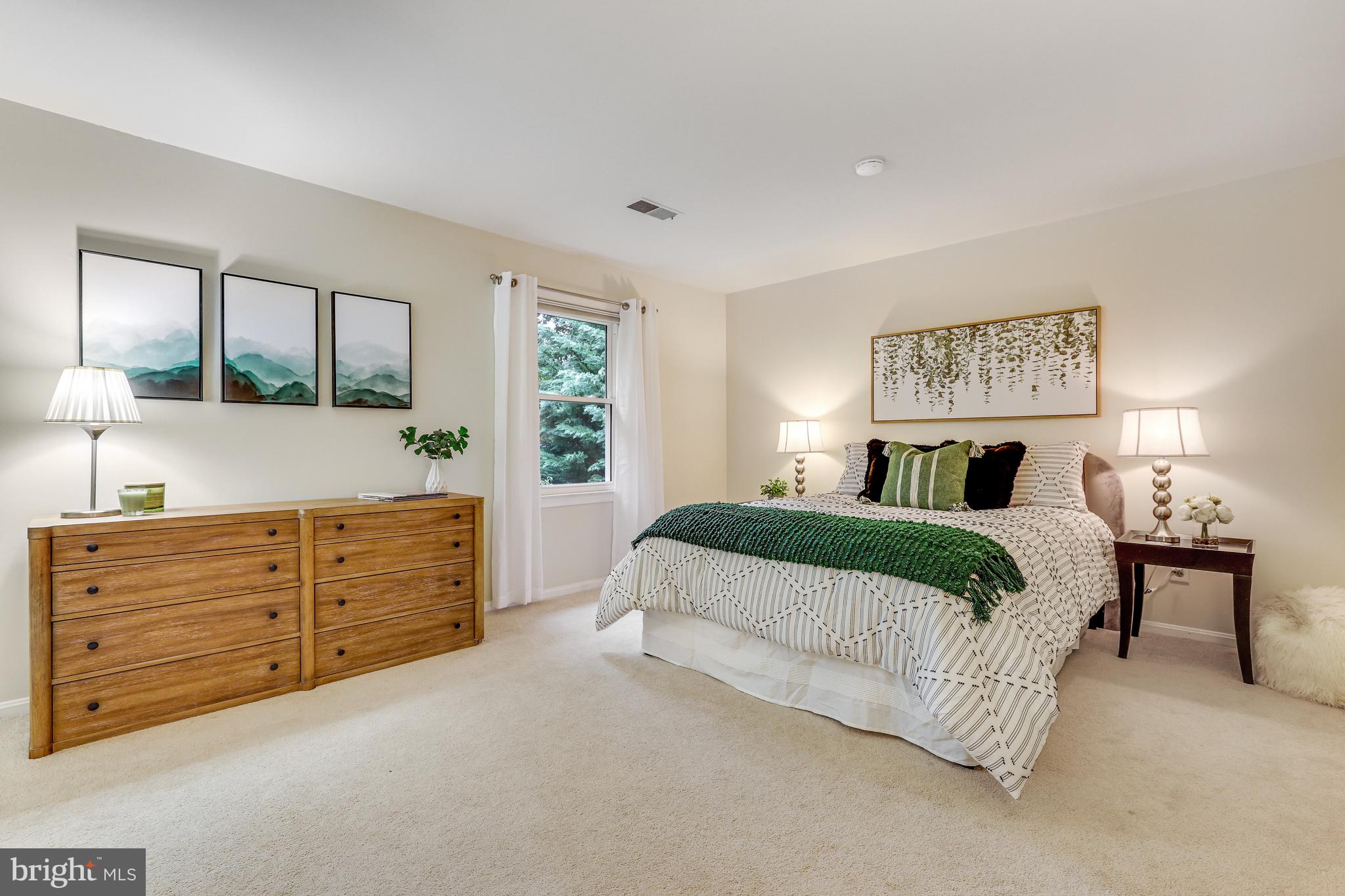 KINGS MANOR - Residential