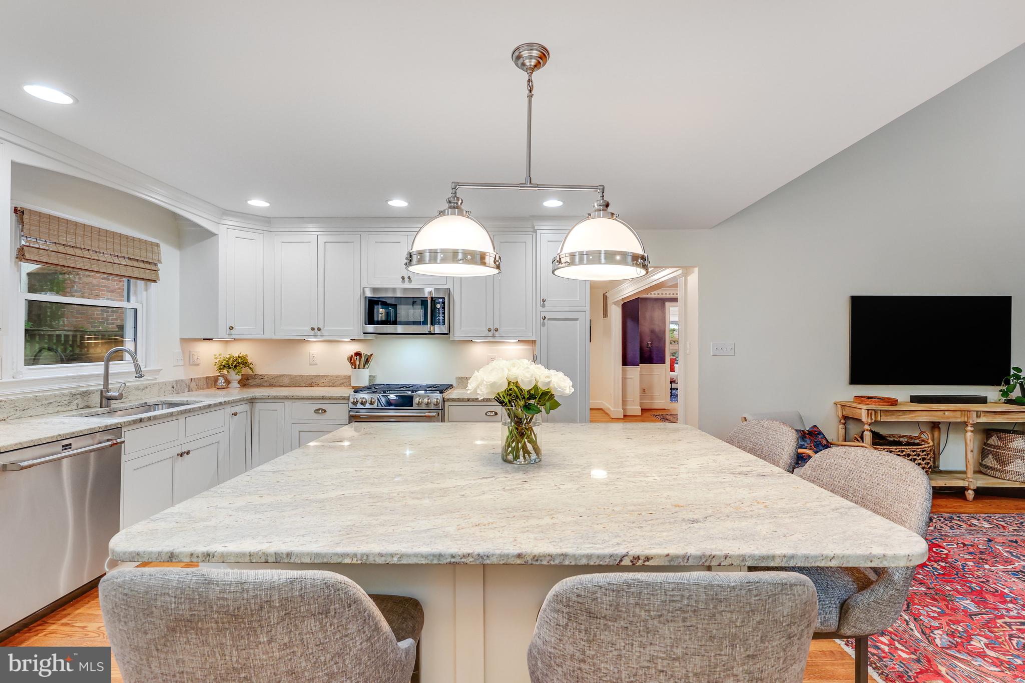 KINGS MANOR - Residential