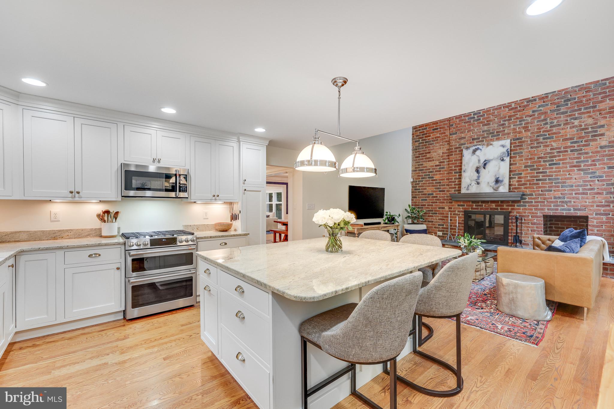 KINGS MANOR - Residential