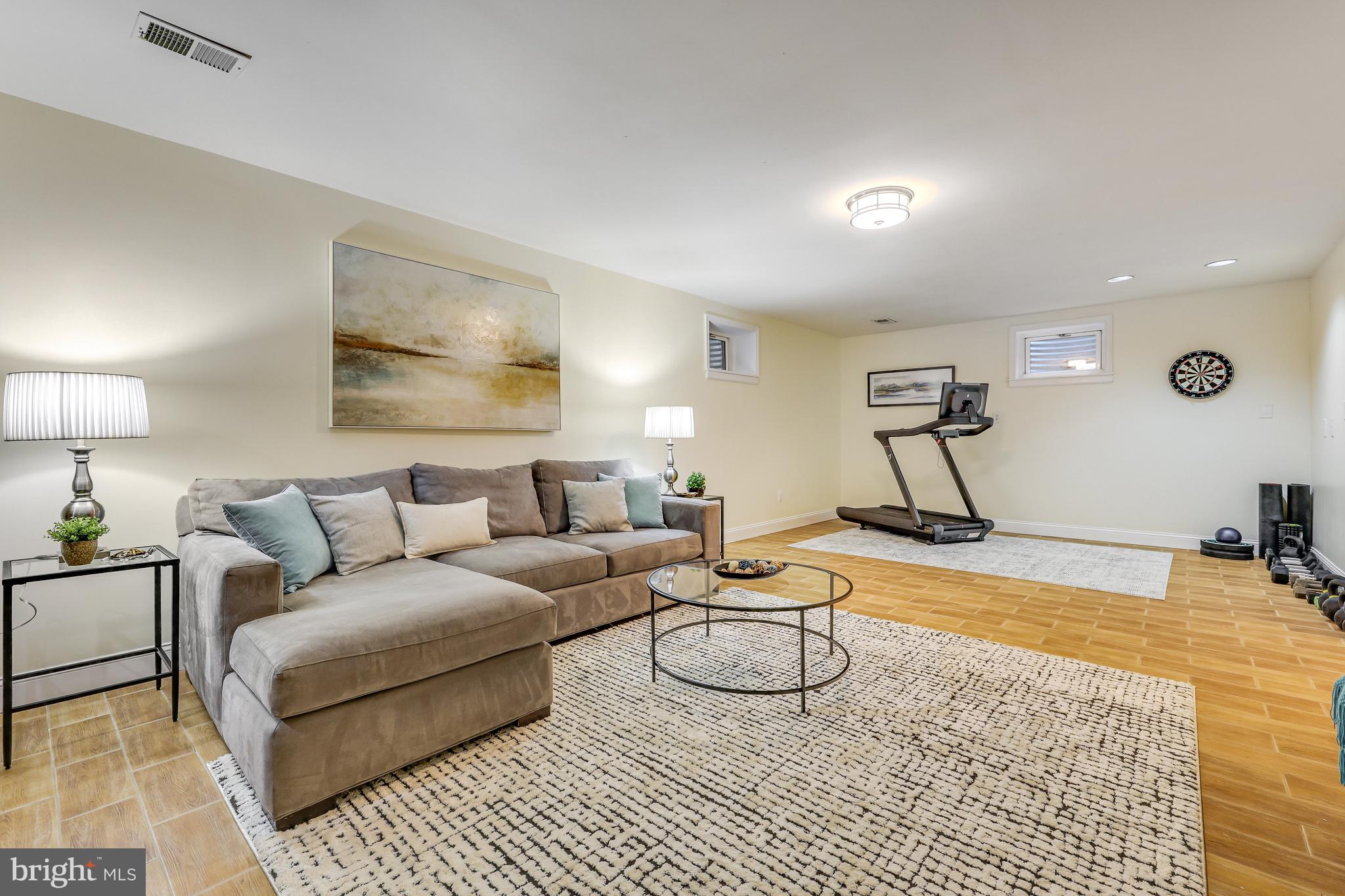 KINGS MANOR - Residential