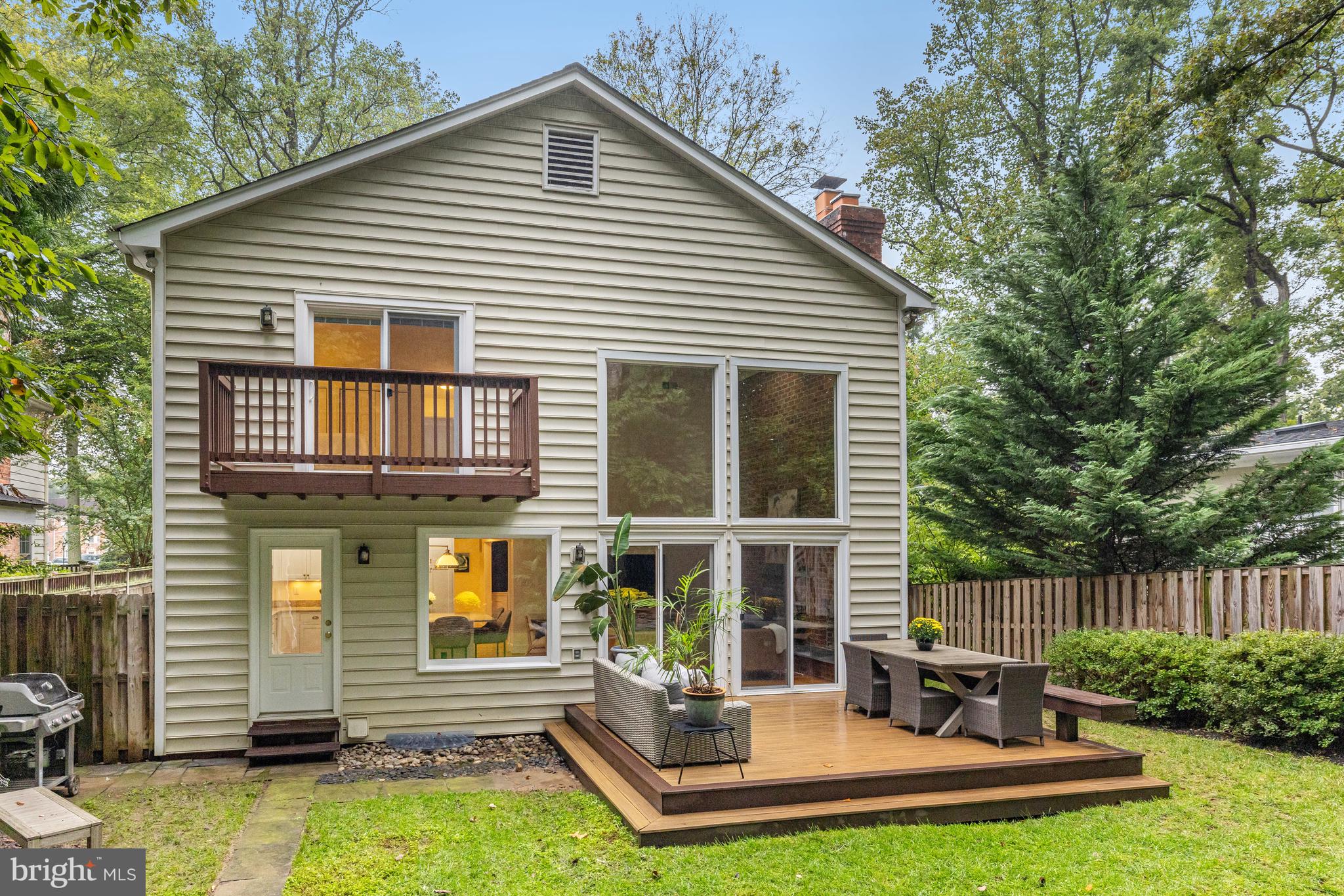 KINGS MANOR - Residential