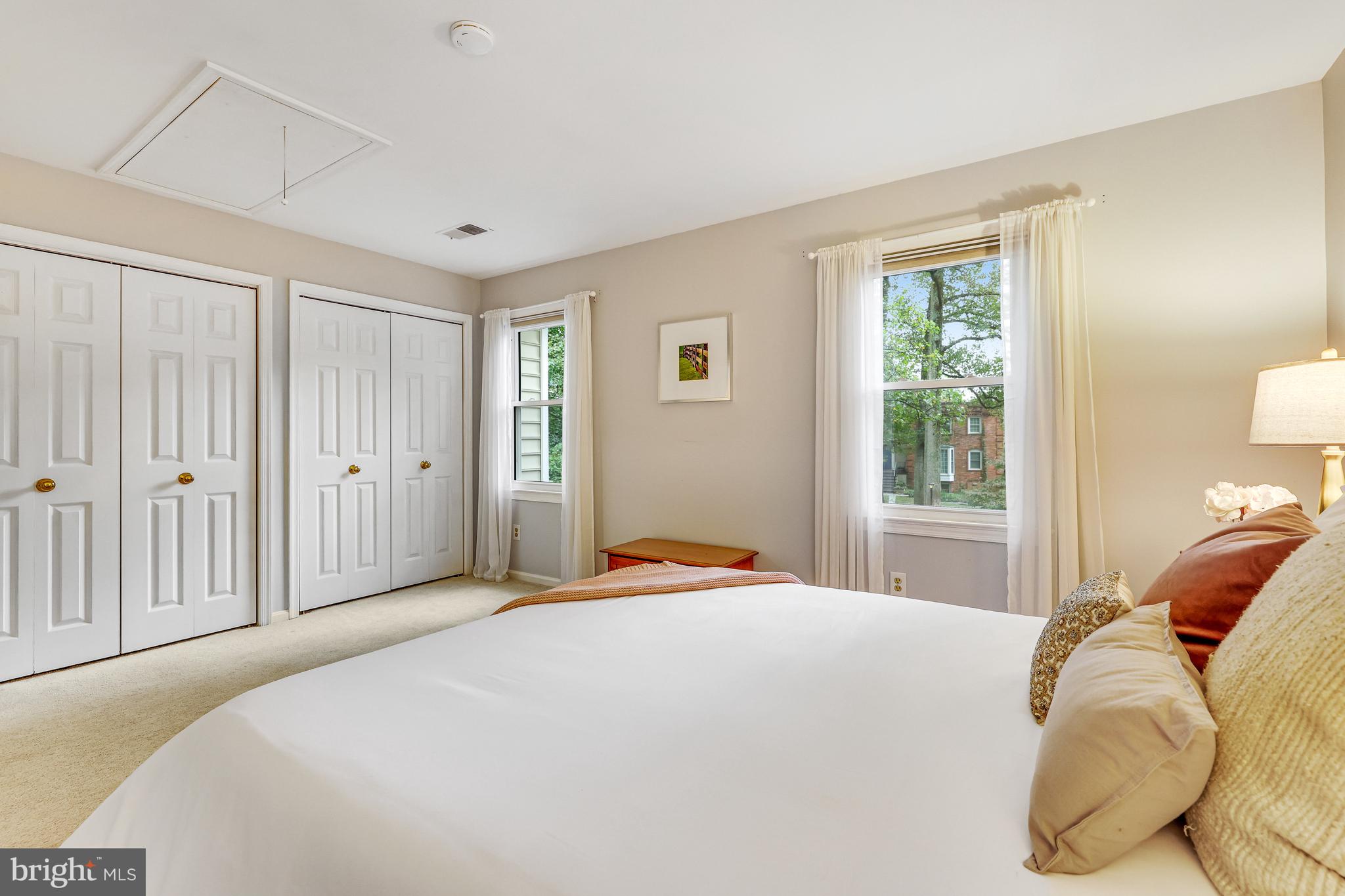 KINGS MANOR - Residential