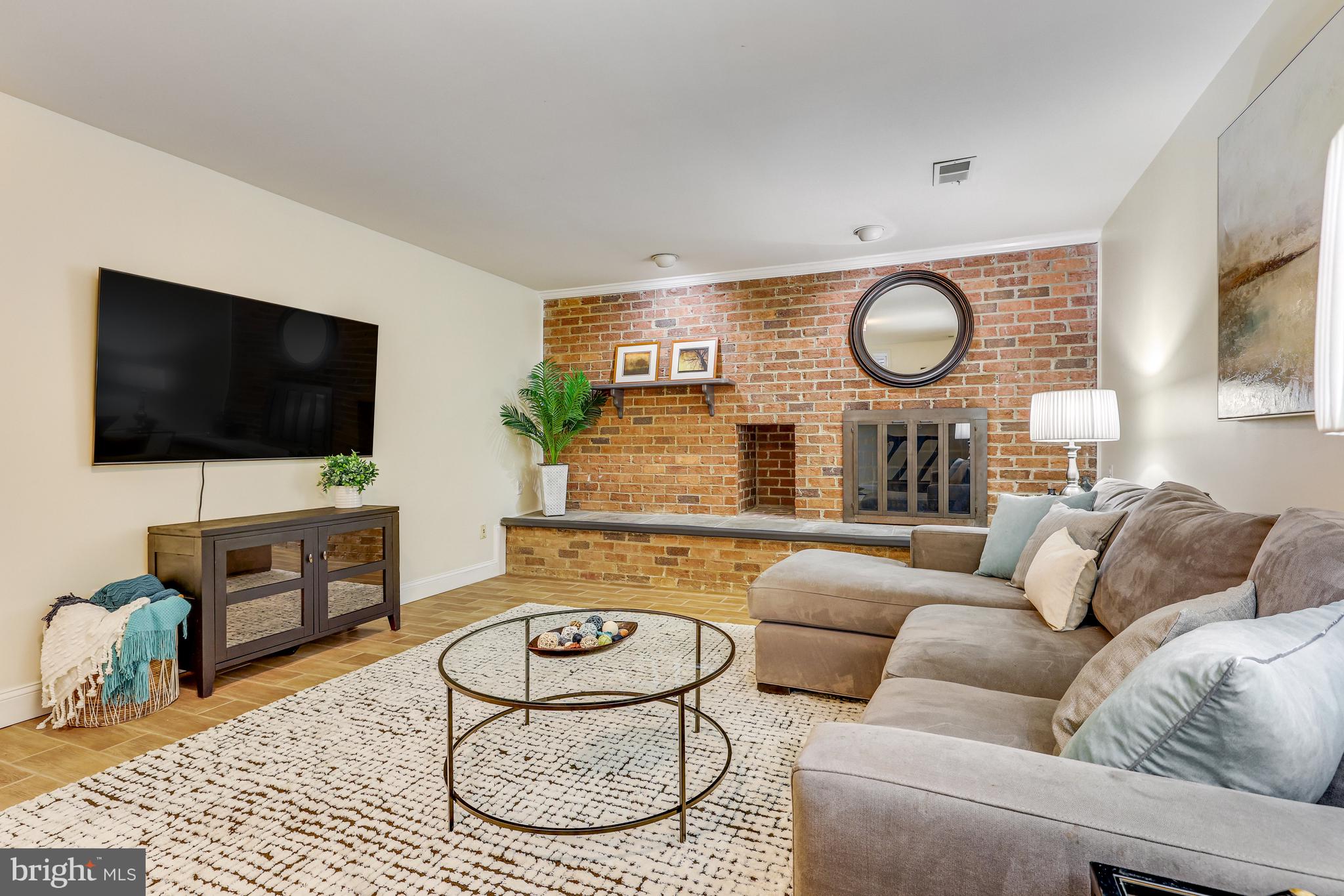 KINGS MANOR - Residential