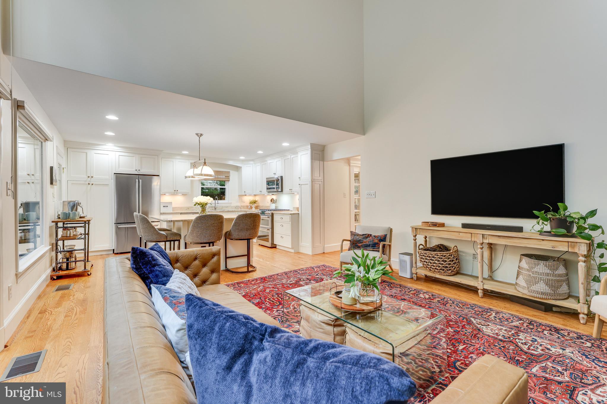 KINGS MANOR - Residential