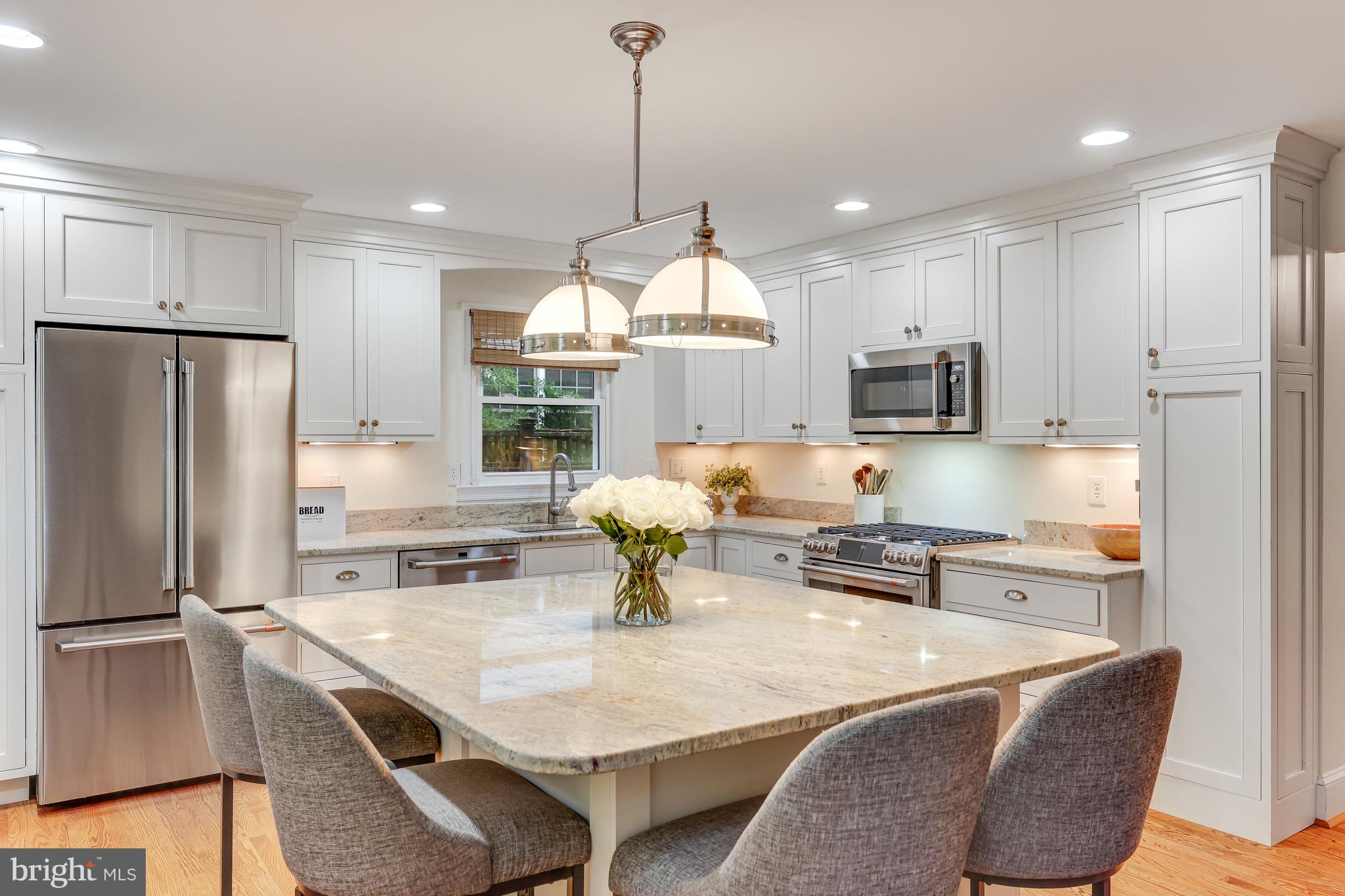 KINGS MANOR - Residential