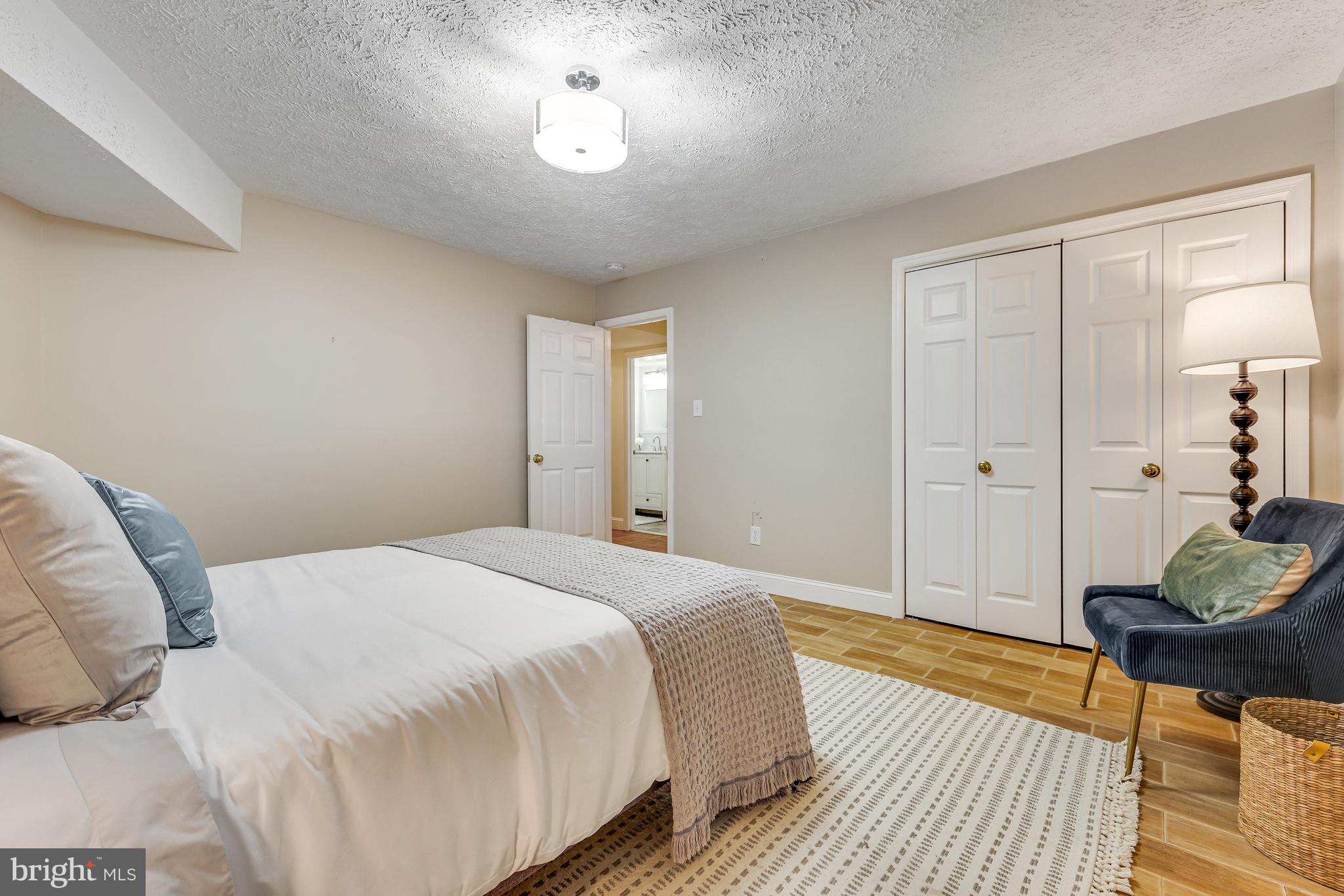 KINGS MANOR - Residential