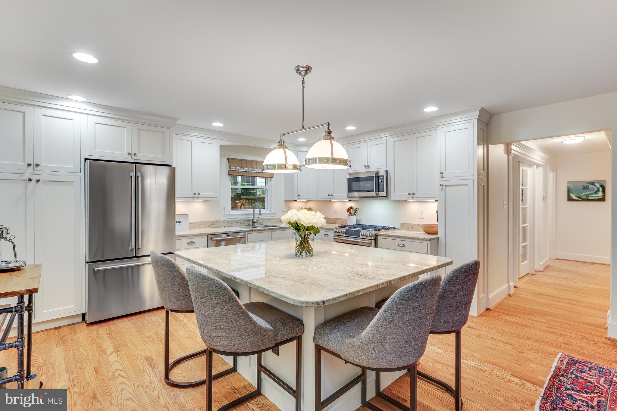 KINGS MANOR - Residential