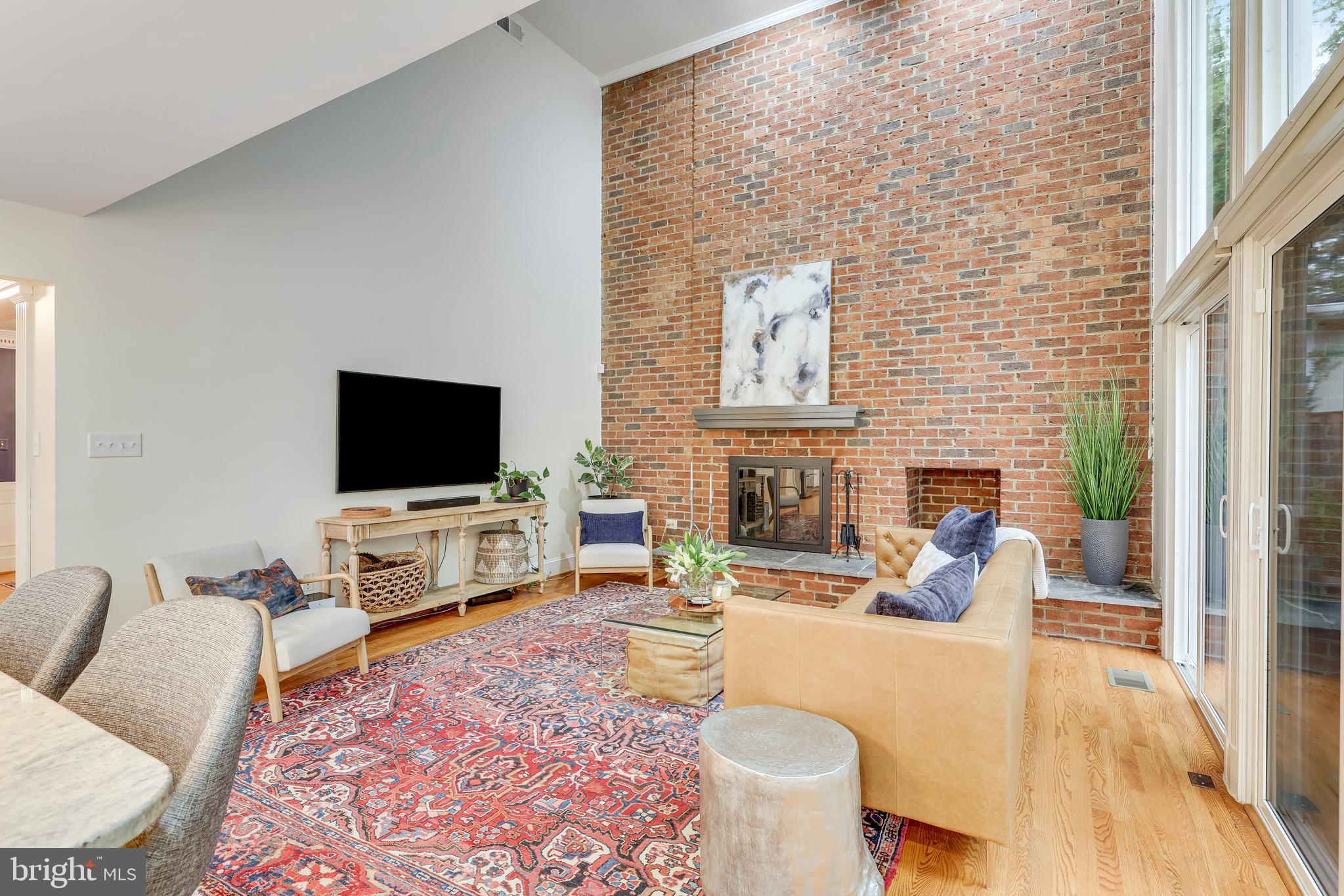 KINGS MANOR - Residential