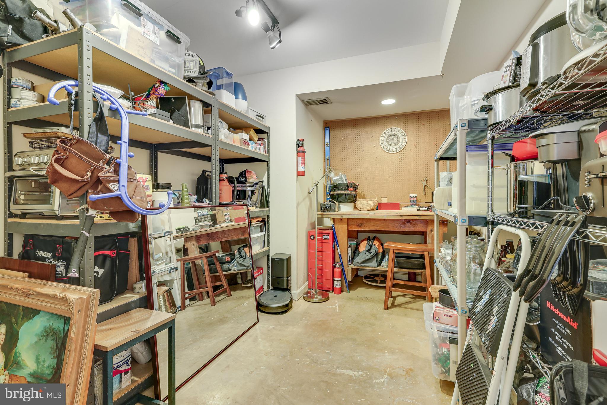 KINGS MANOR - Residential