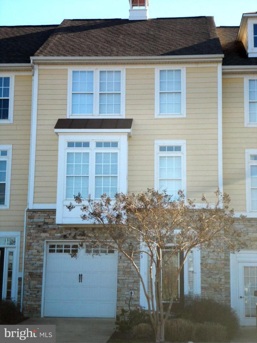 Well maintained townhome has open floor plan with 4 bedrooms and 2.5 baths.  First floor bedroom can be a family room.  Extended sunroom off of the living room with entrance to deck overlooking a protected wetland area. Some waterview of Monroe Bay; access  to Potomac River.  Walking trails, daytime mooring space for boat.  Easy commute to Dalghren, AP Hill; only 70 miles from Richmond/DC.