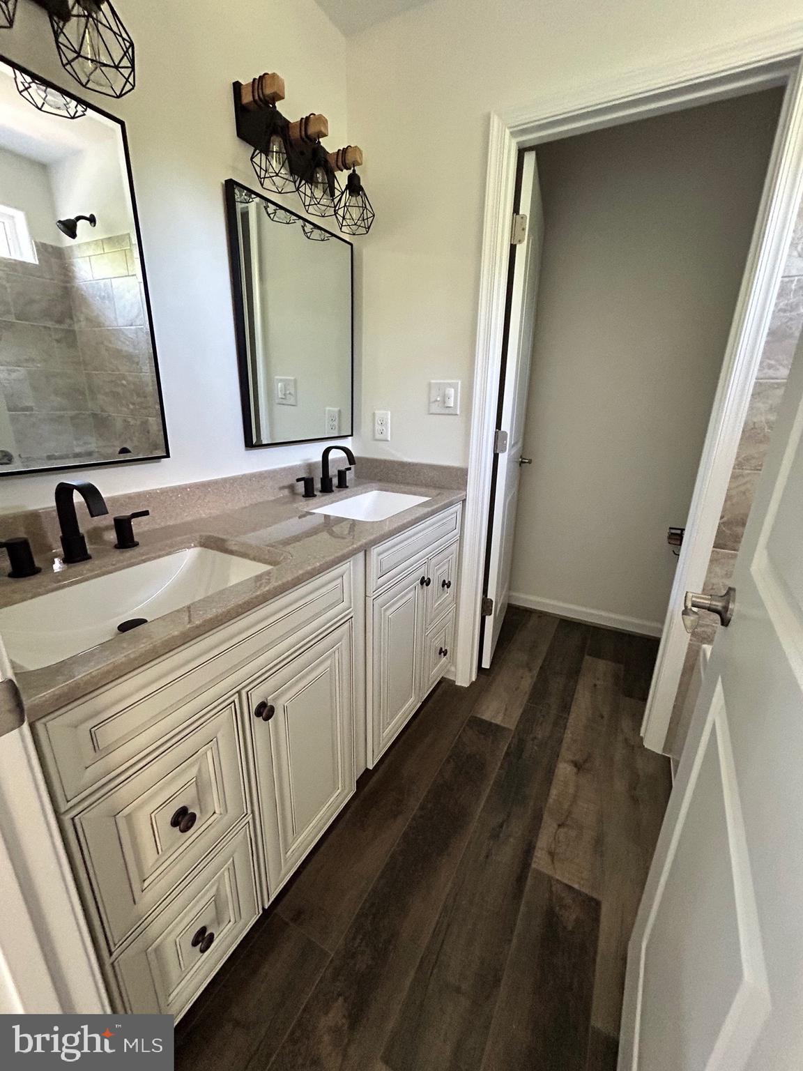 HIDDEN RIVER - Residential