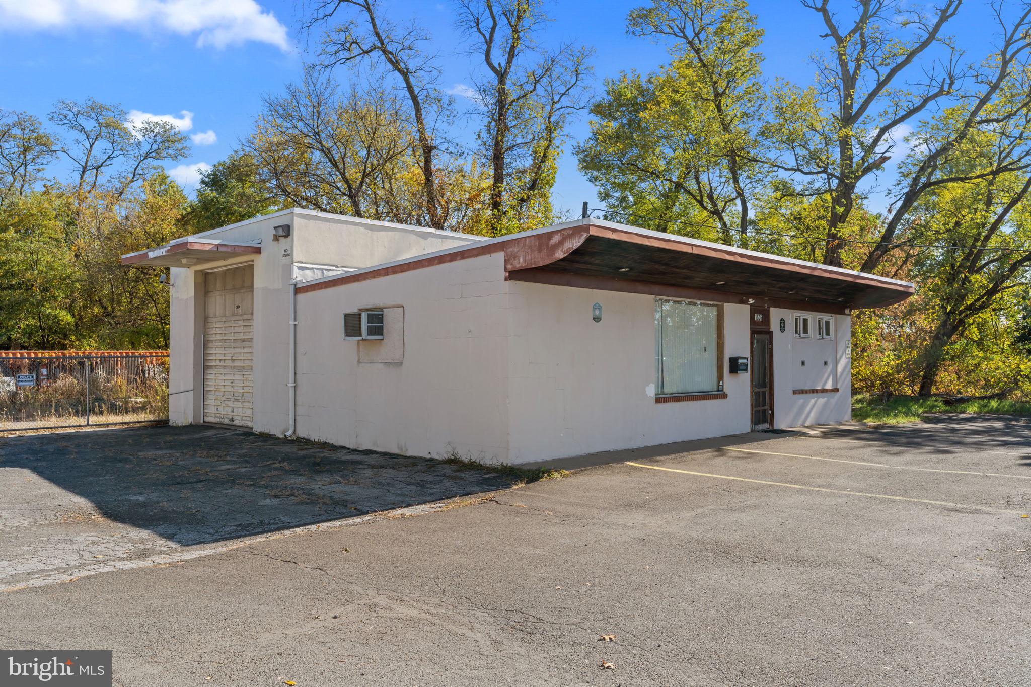 KENWOOD - Commercial Sale