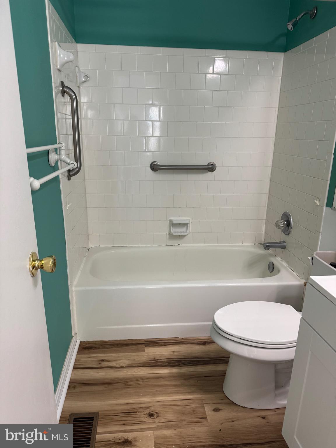 SOUTH HAMPTON - Residential Lease