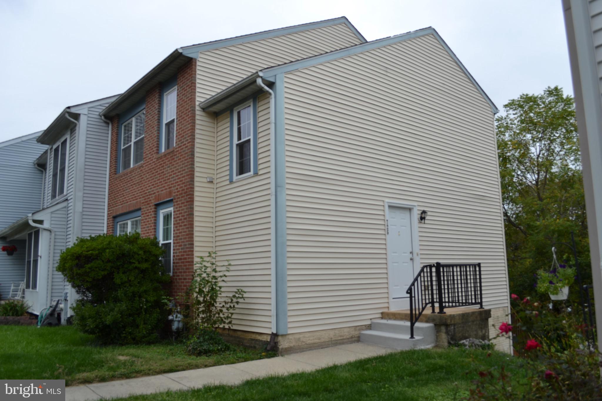 SOUTH HAMPTON - Residential Lease