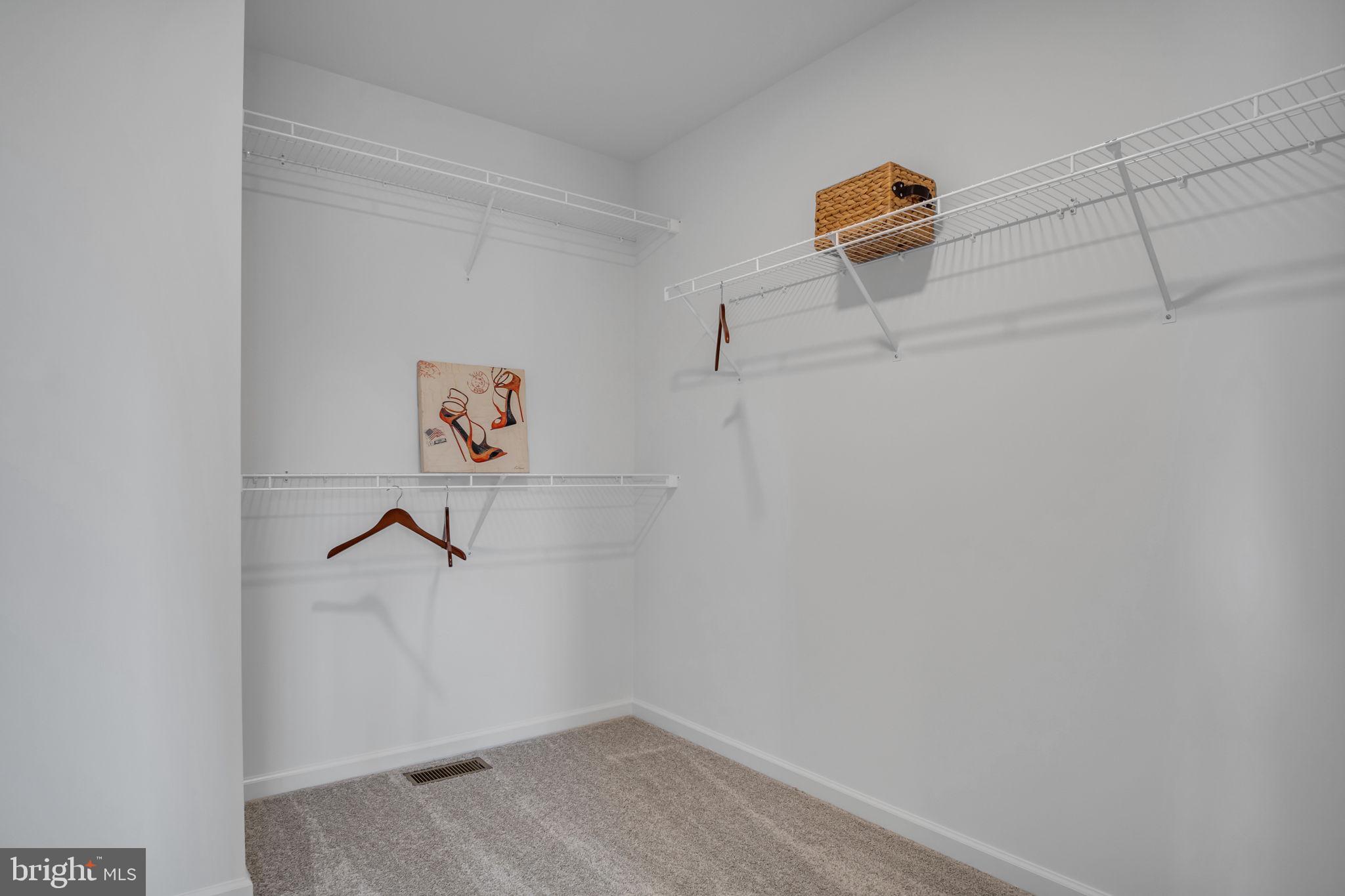 AUTUMN CHASE - Residential