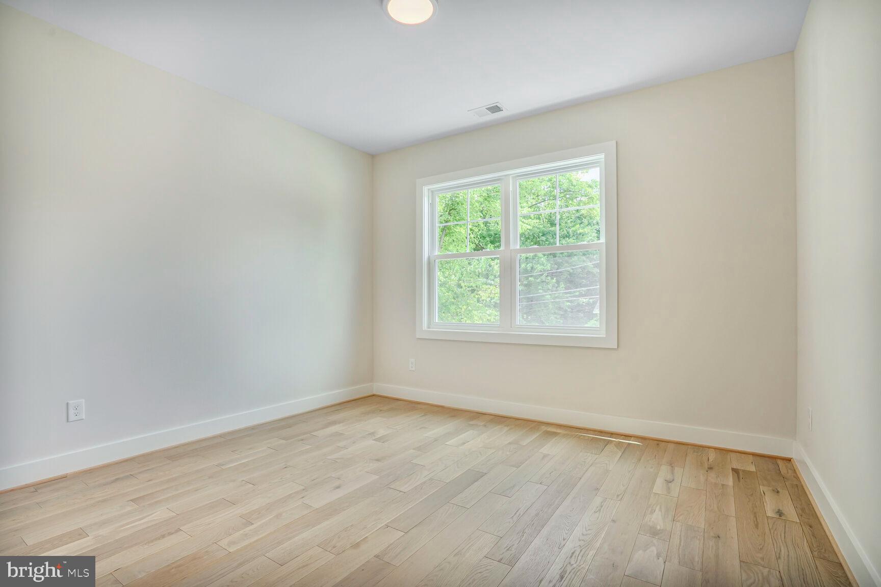 CLARENDON - Residential