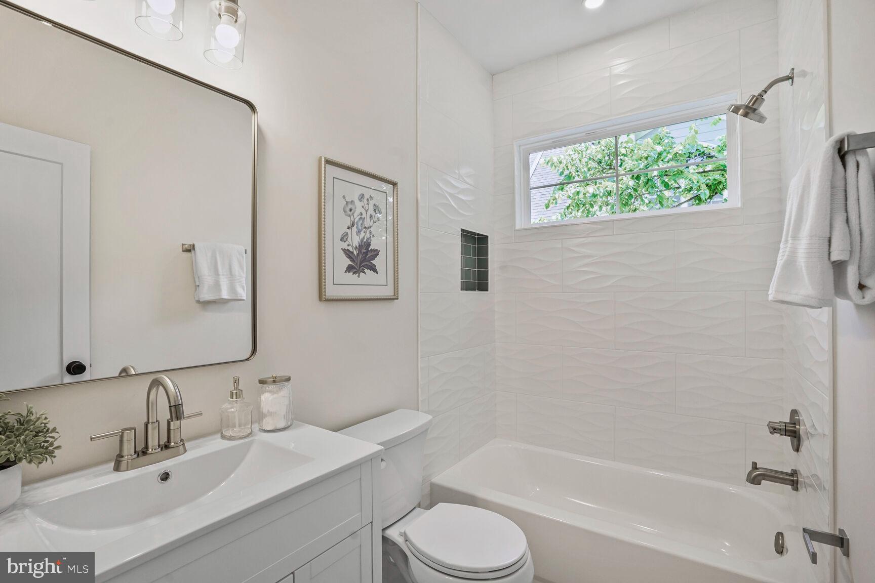 CLARENDON - Residential