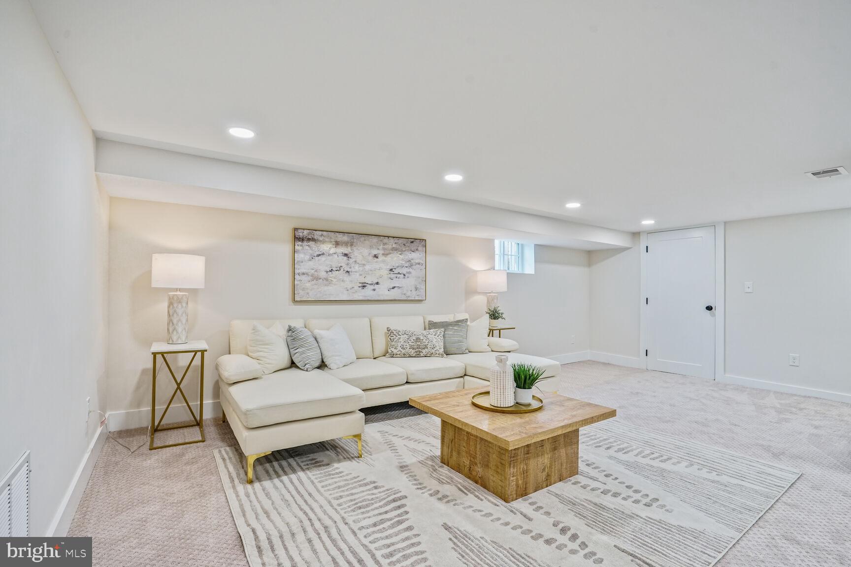 CLARENDON - Residential