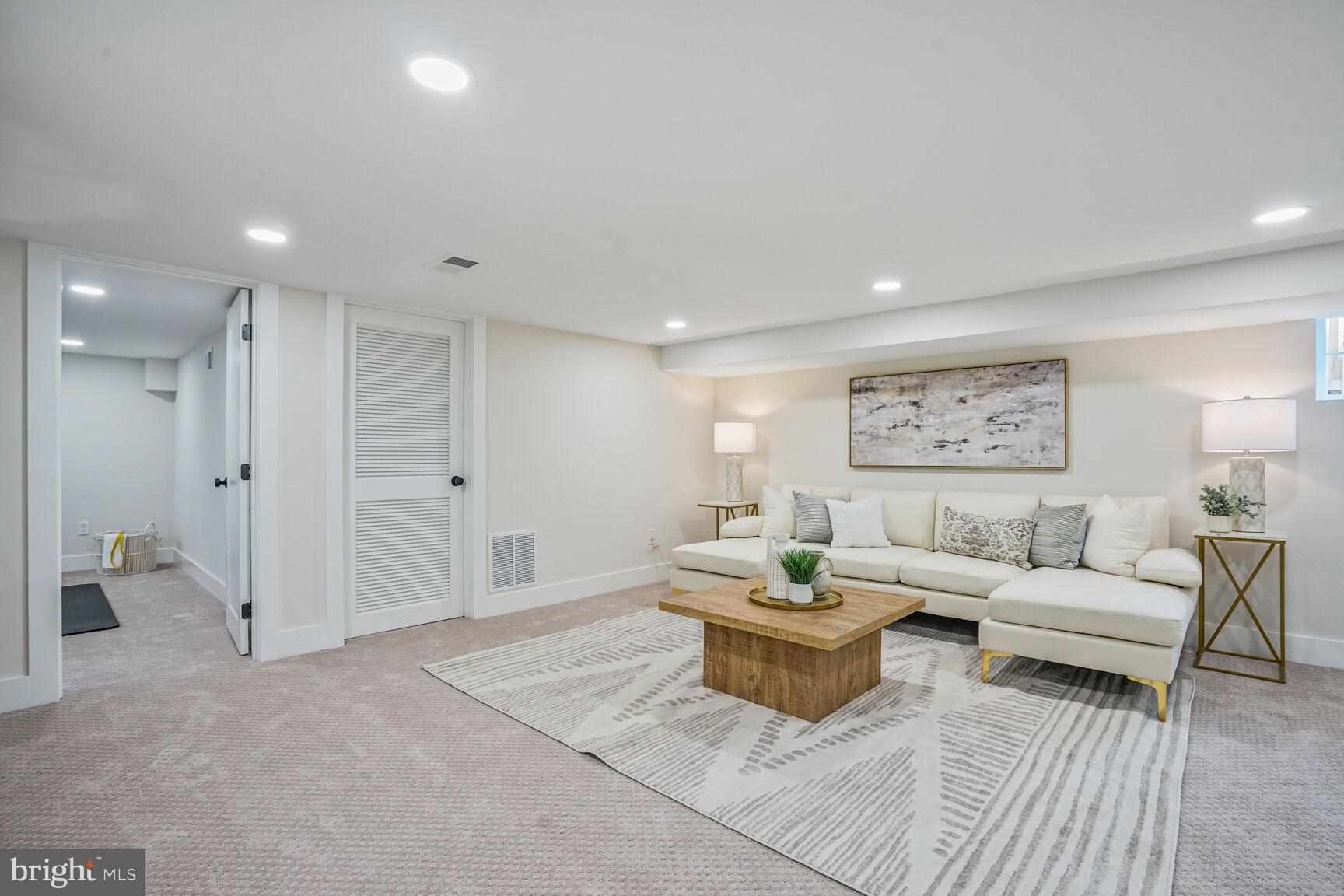 CLARENDON - Residential