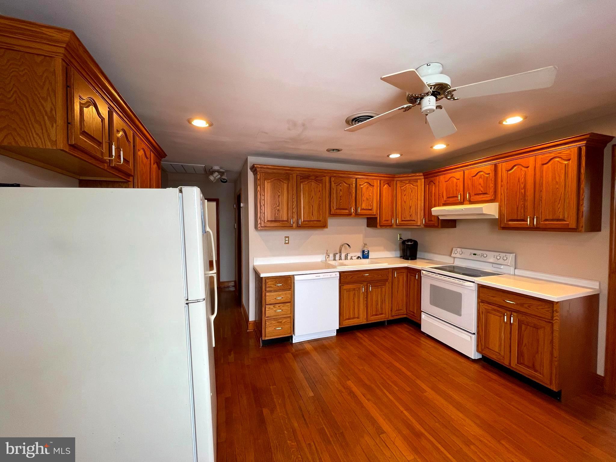 FOLCROFT - Residential Lease
