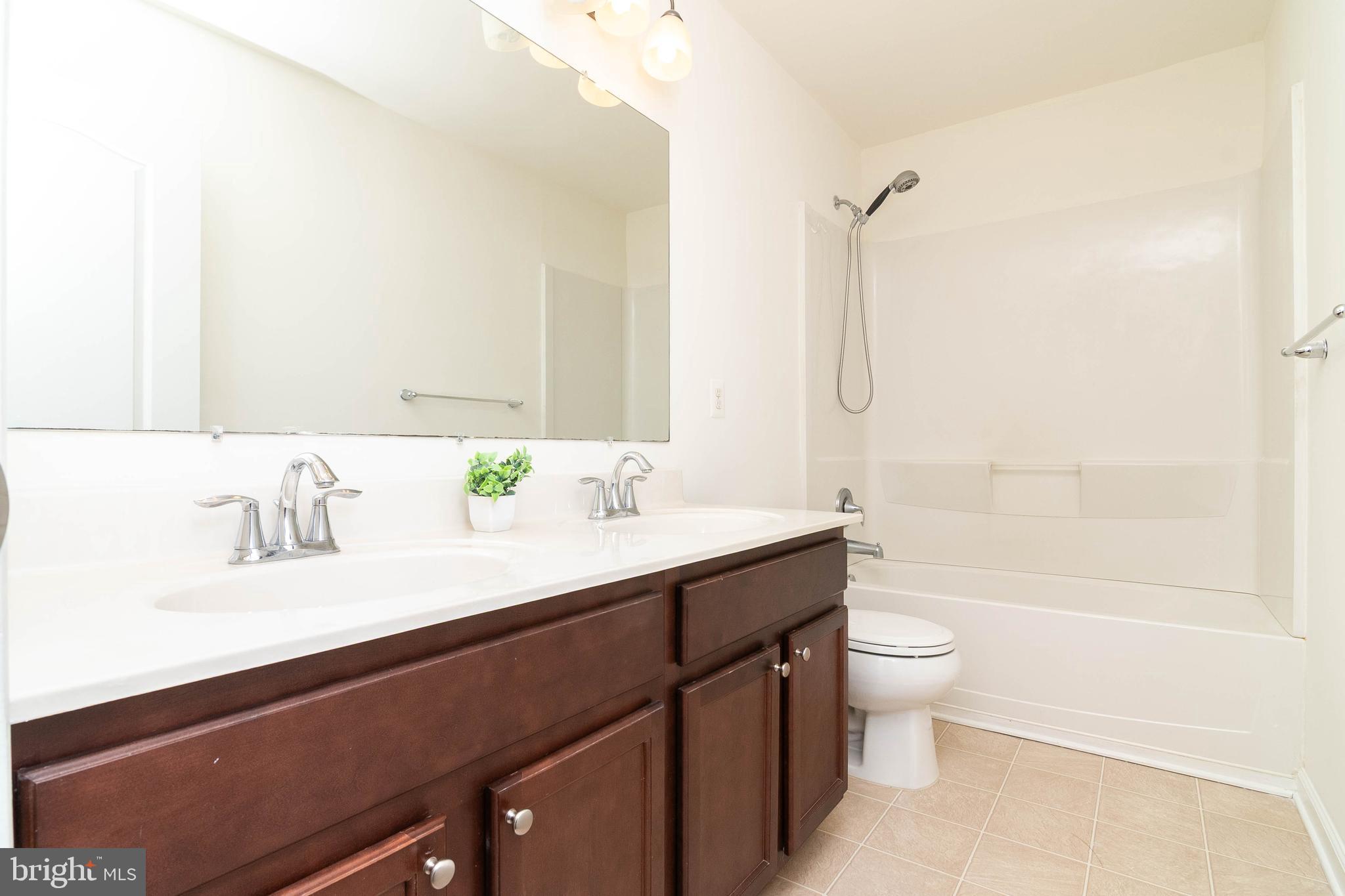 PLANTATION LAKES - Residential