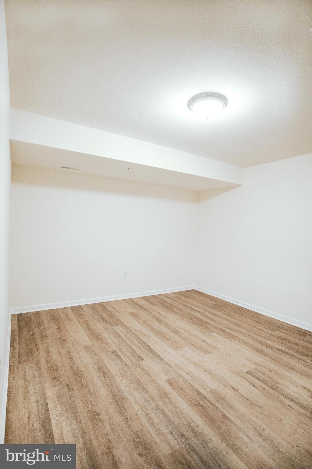 LINCOLN SQUARE - Residential Lease