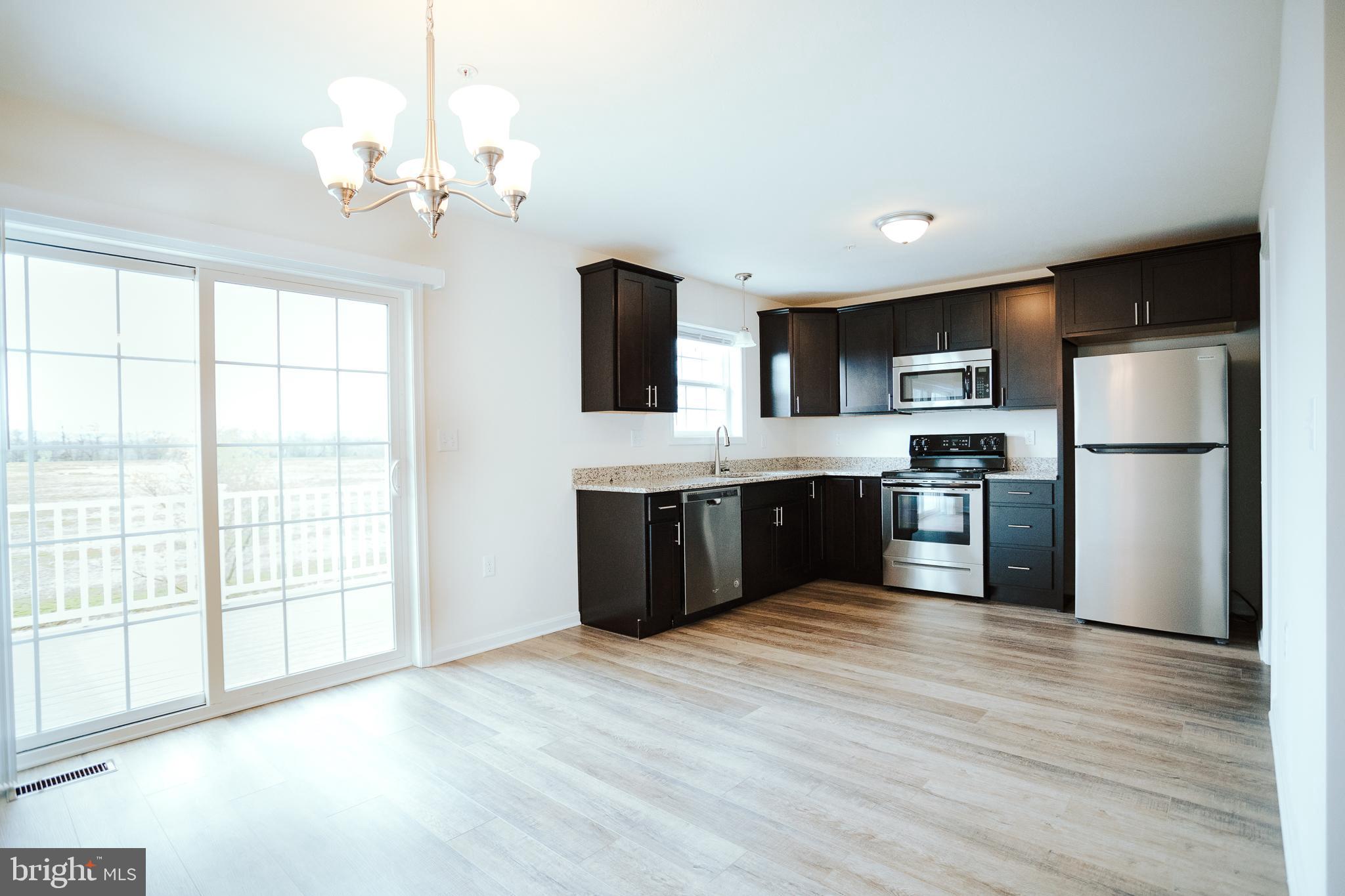 LINCOLN SQUARE - Residential Lease