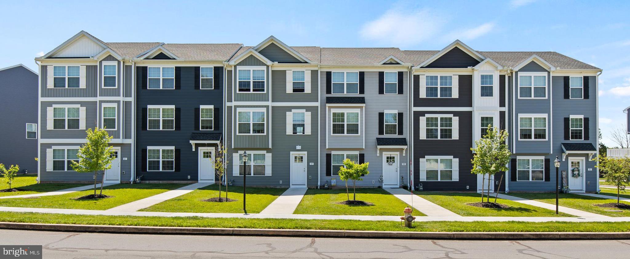 LINCOLN SQUARE - Residential Lease