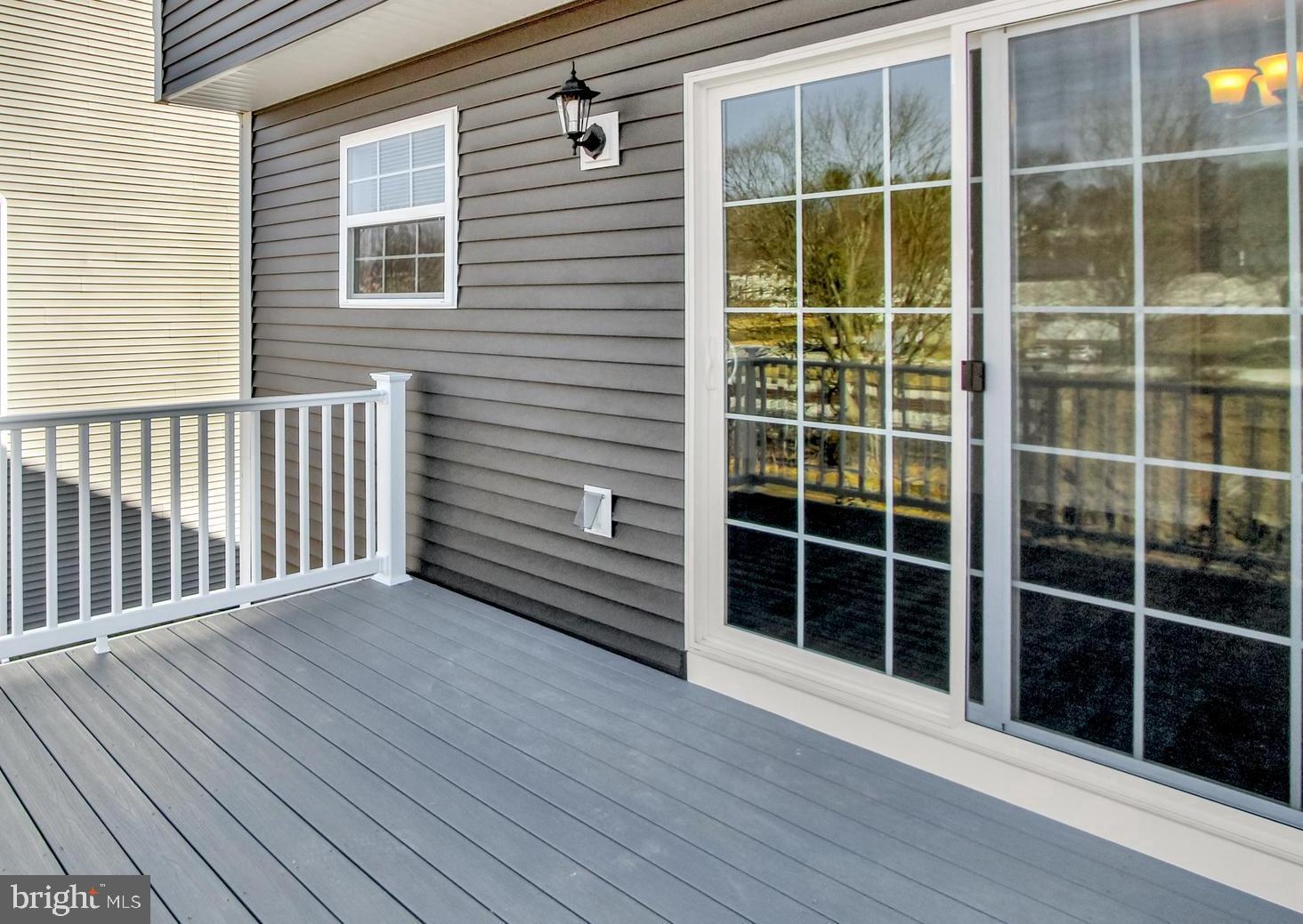 LINCOLN SQUARE - Residential Lease