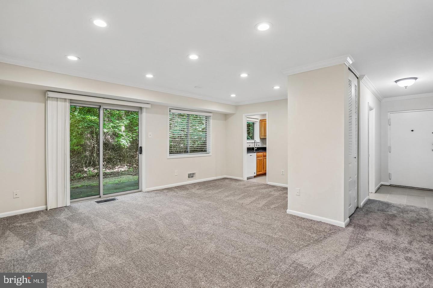 10507 WEYMOUTH STREET W2