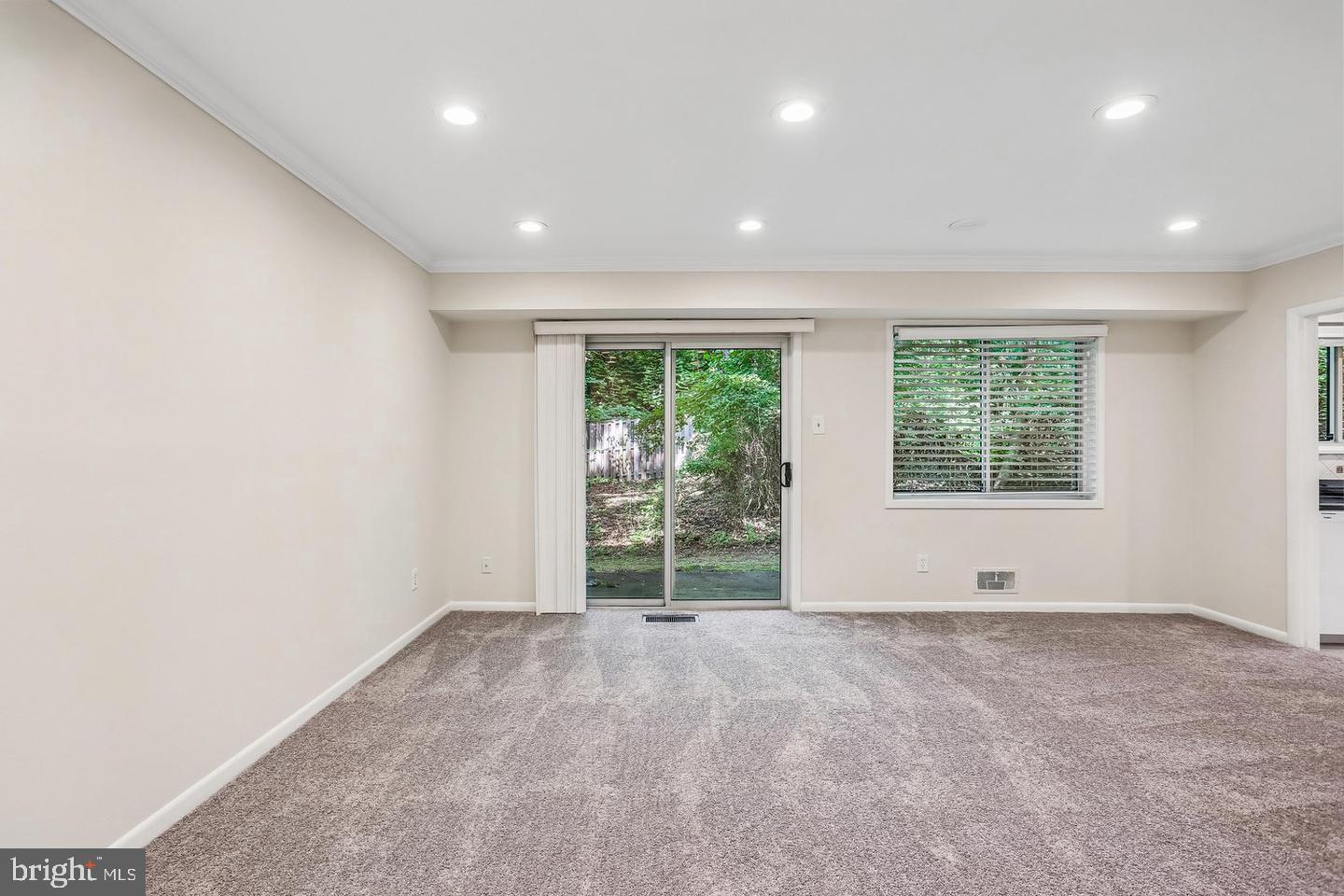 10507 WEYMOUTH STREET W2