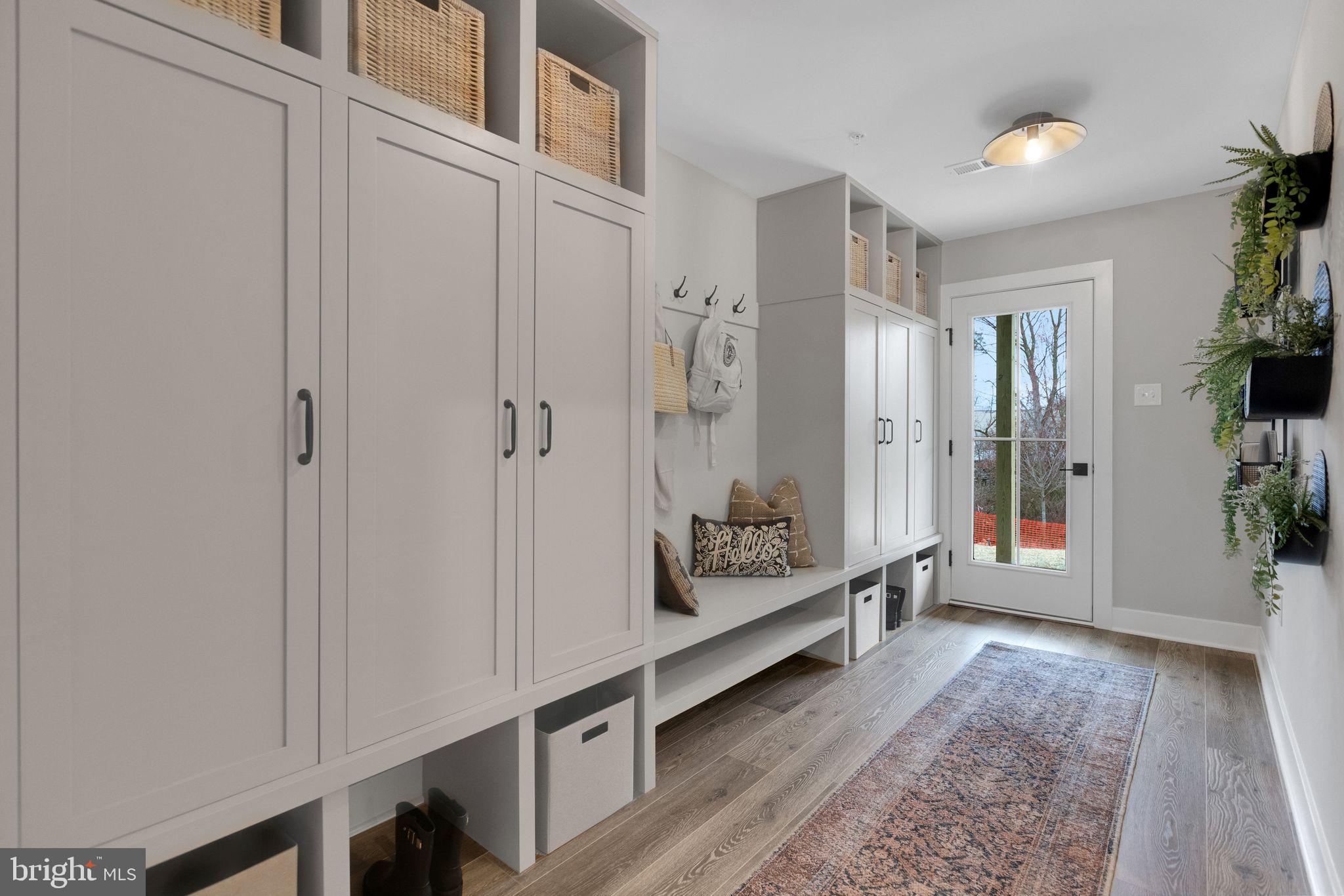 126 JAMESON WAY 10 WARWICK INTERIOR