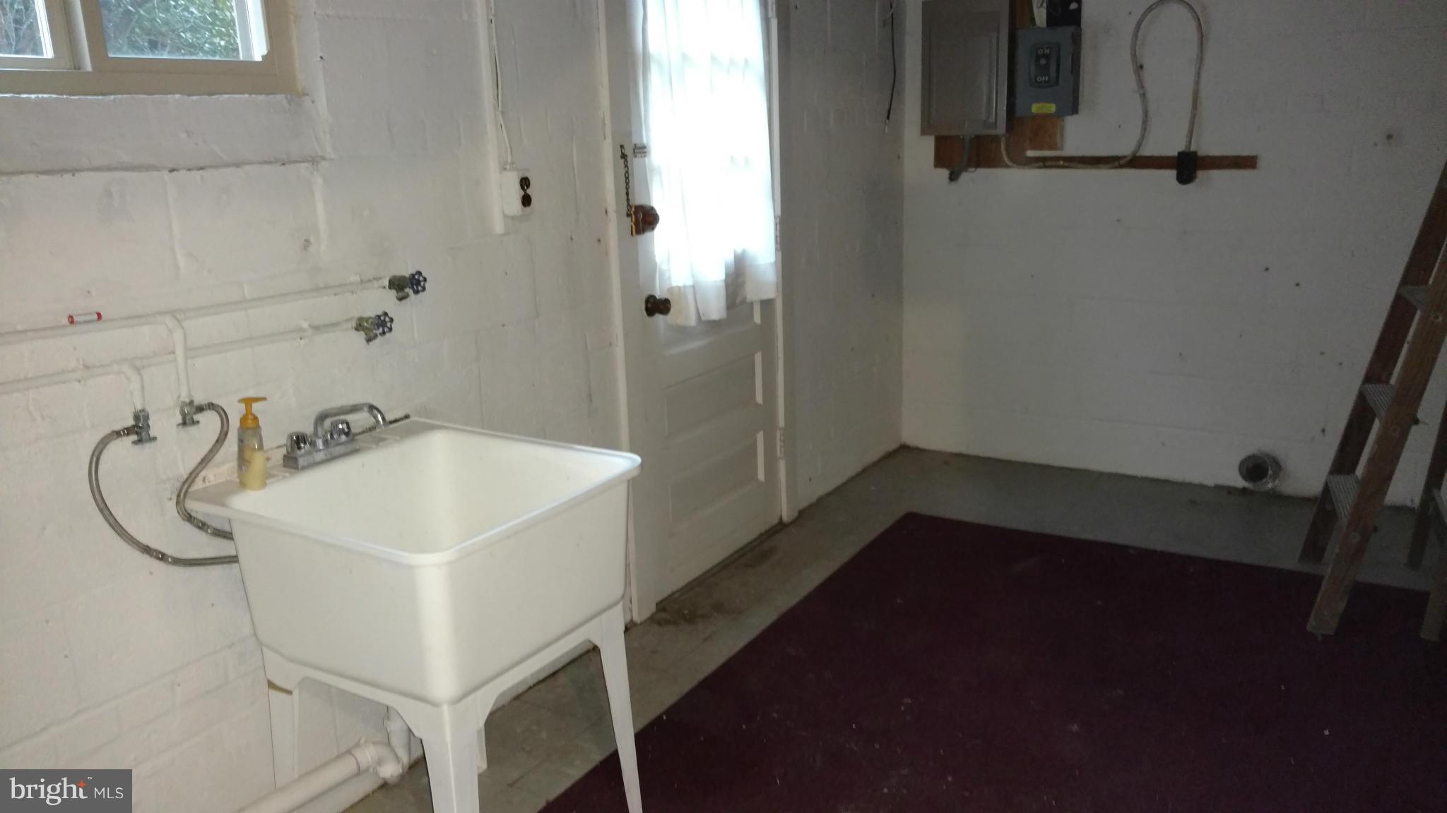 POTOMAC VALLEY - Residential Lease