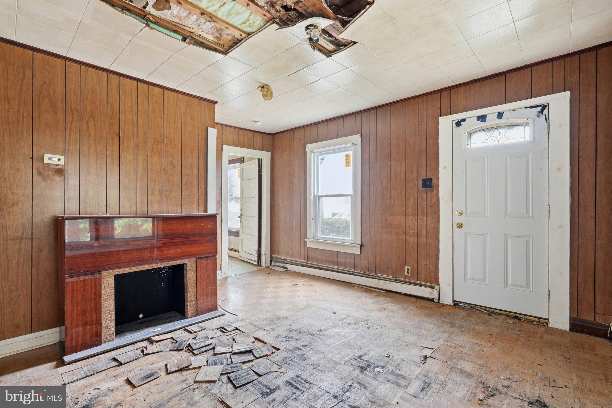 835 WOODLAND AVENUE