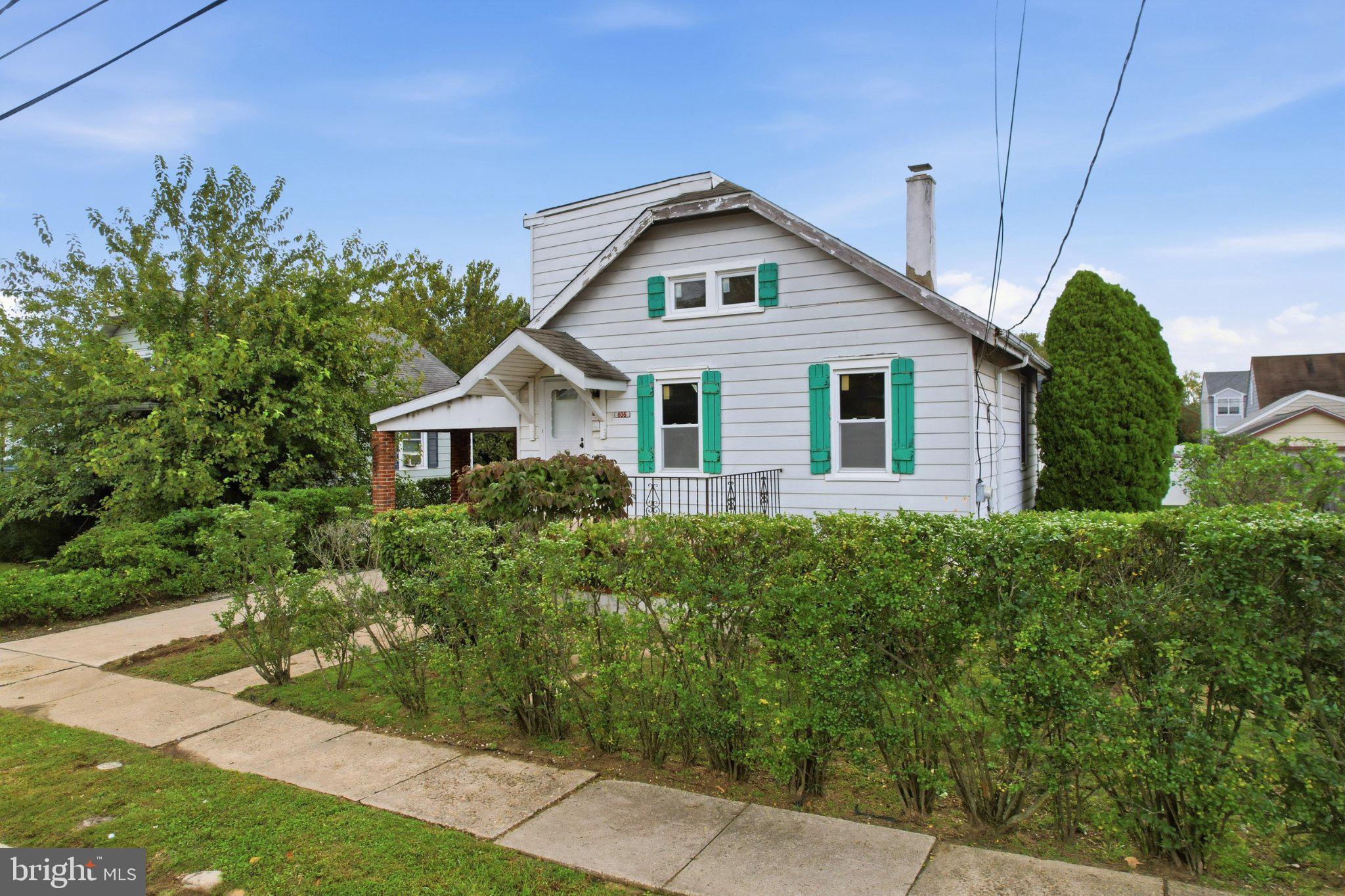 835 WOODLAND AVENUE