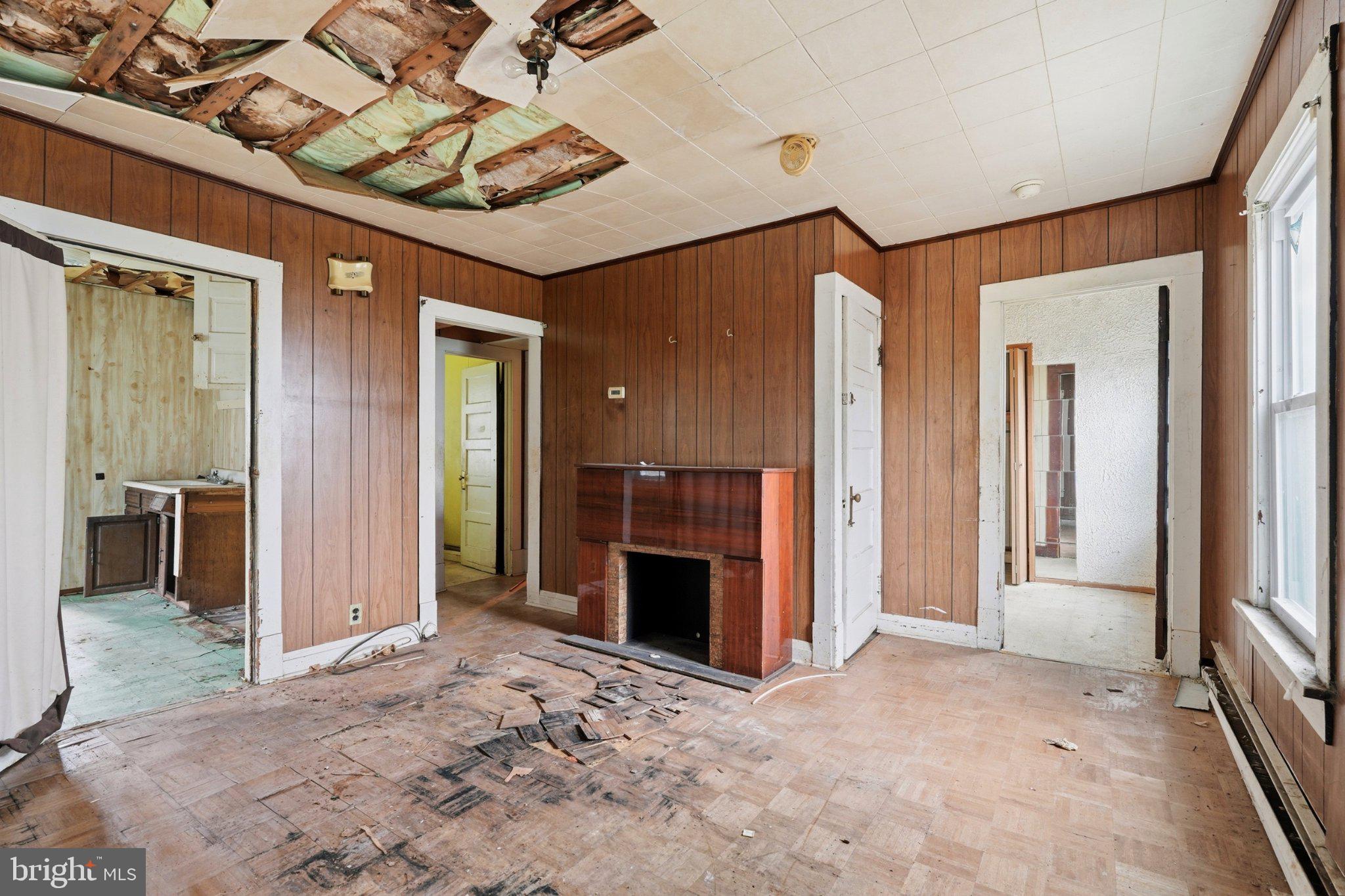 835 WOODLAND AVENUE