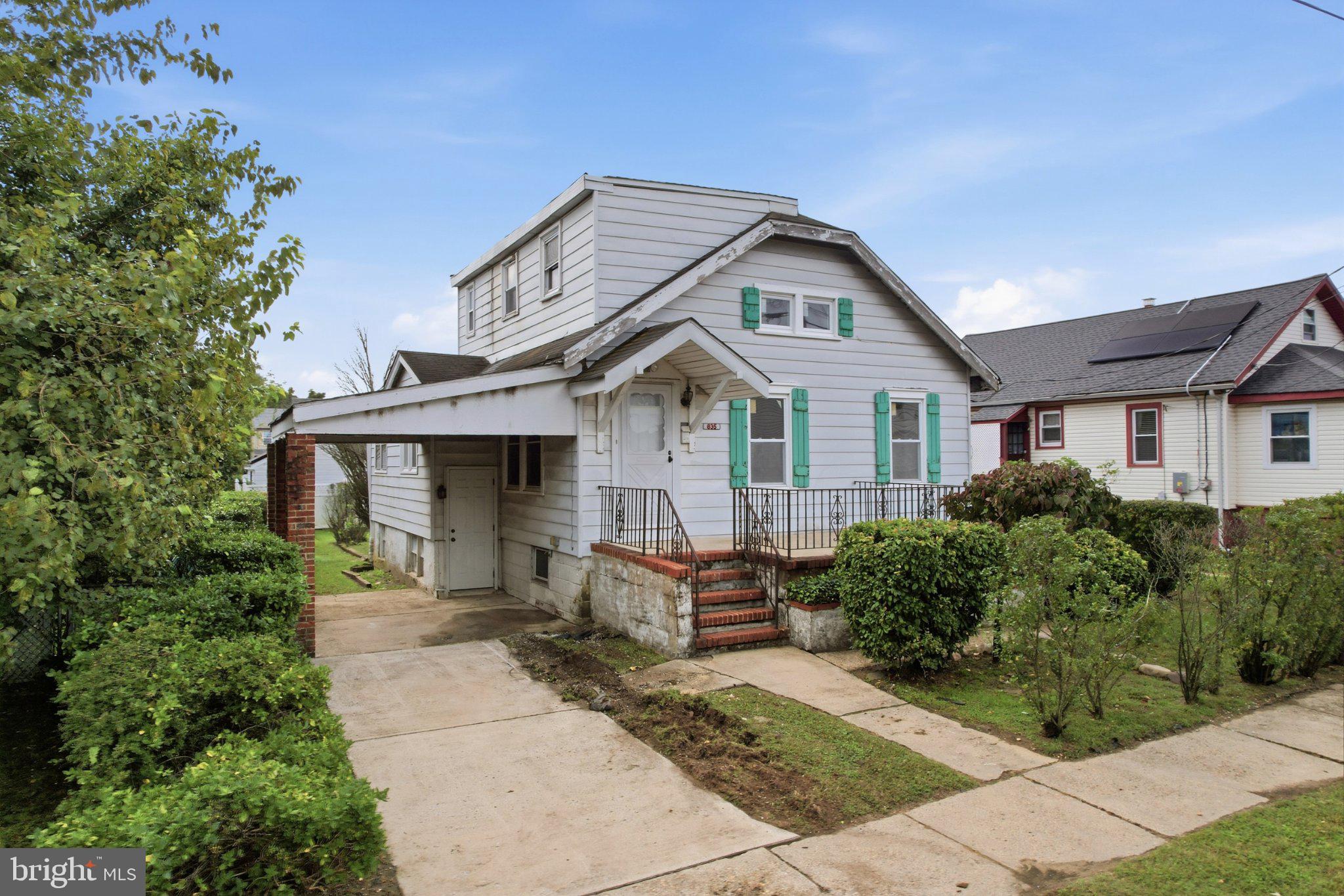 835 WOODLAND AVENUE