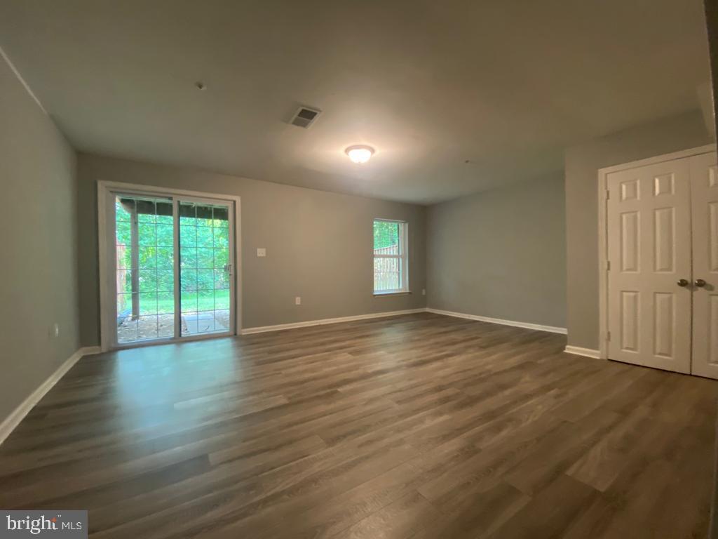 WOODVIEW VILLAGE - Residential Lease