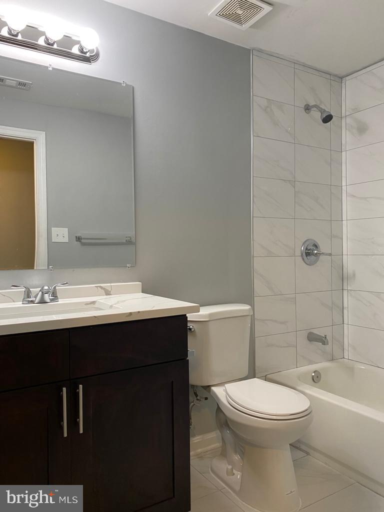 WOODVIEW VILLAGE - Residential Lease