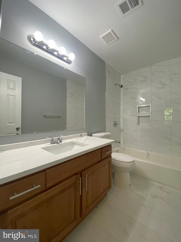 WOODVIEW VILLAGE - Residential Lease